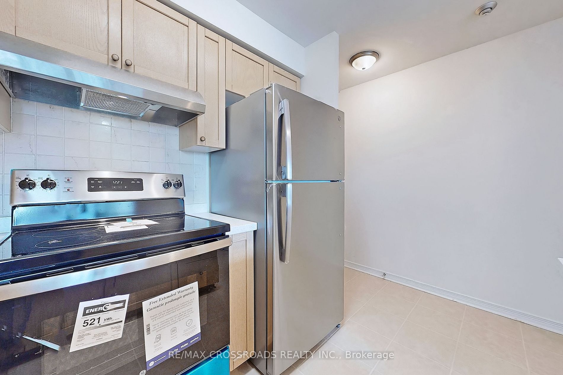 5500 Yonge St, #805