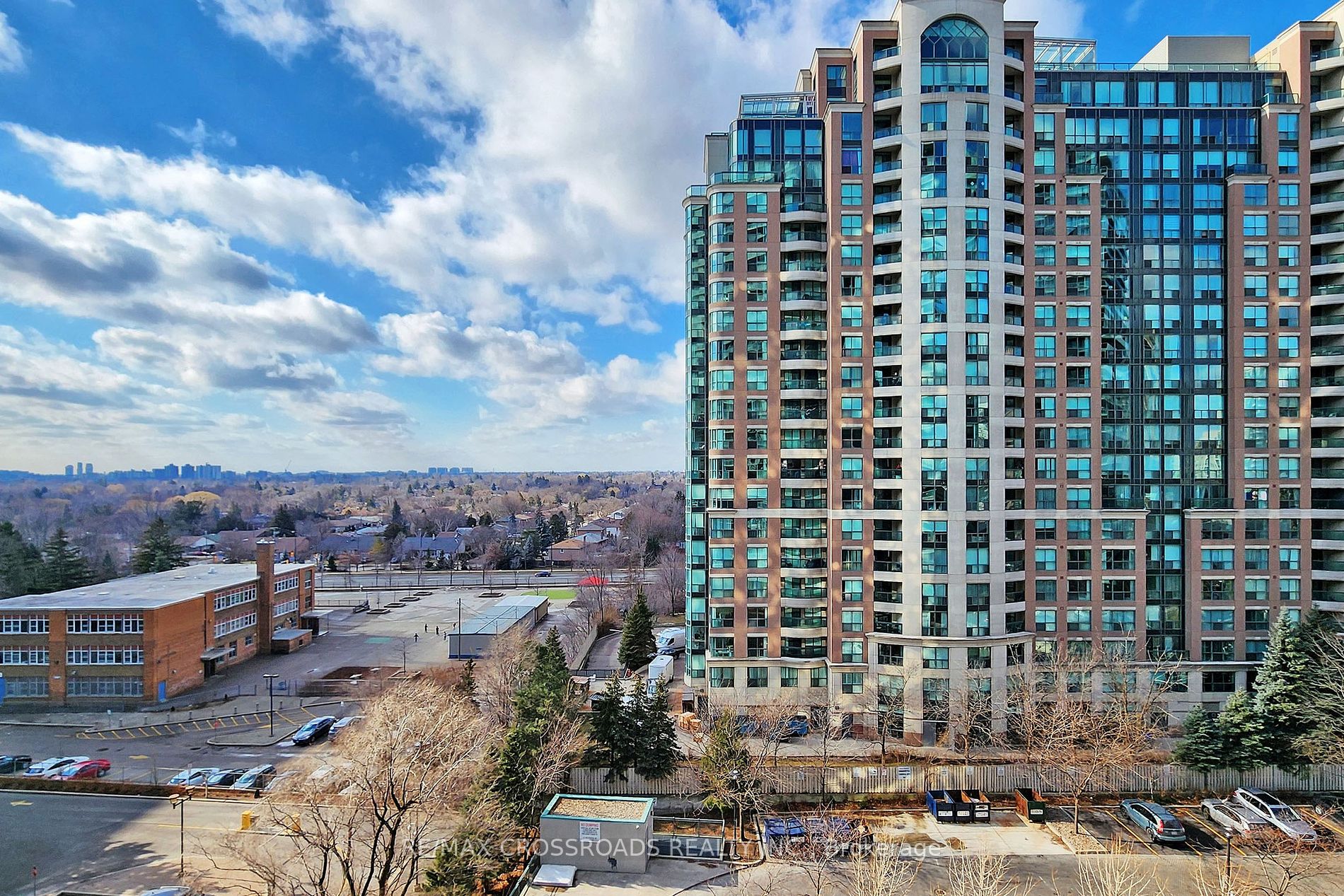 5500 Yonge St, #805