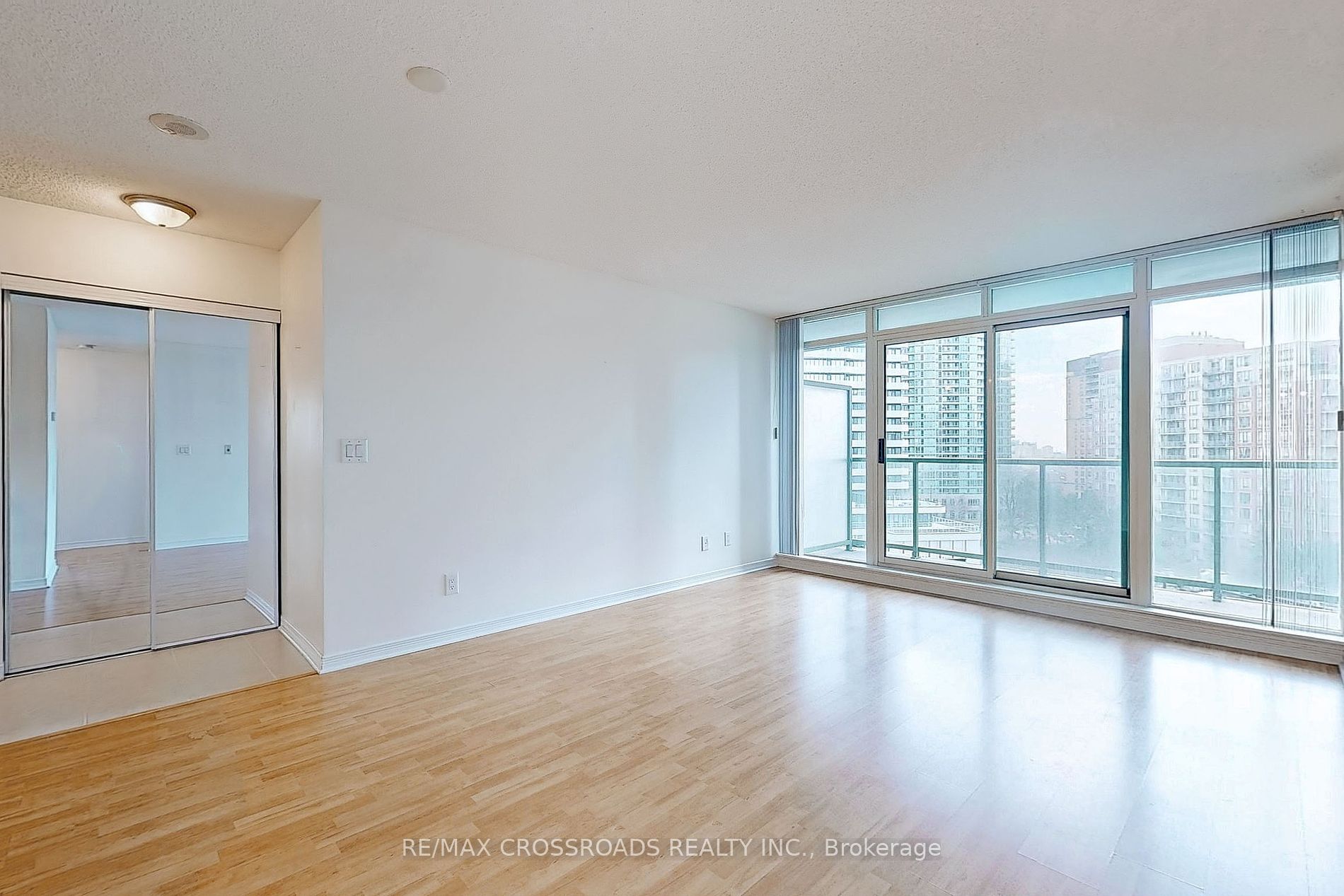5500 Yonge St, #805