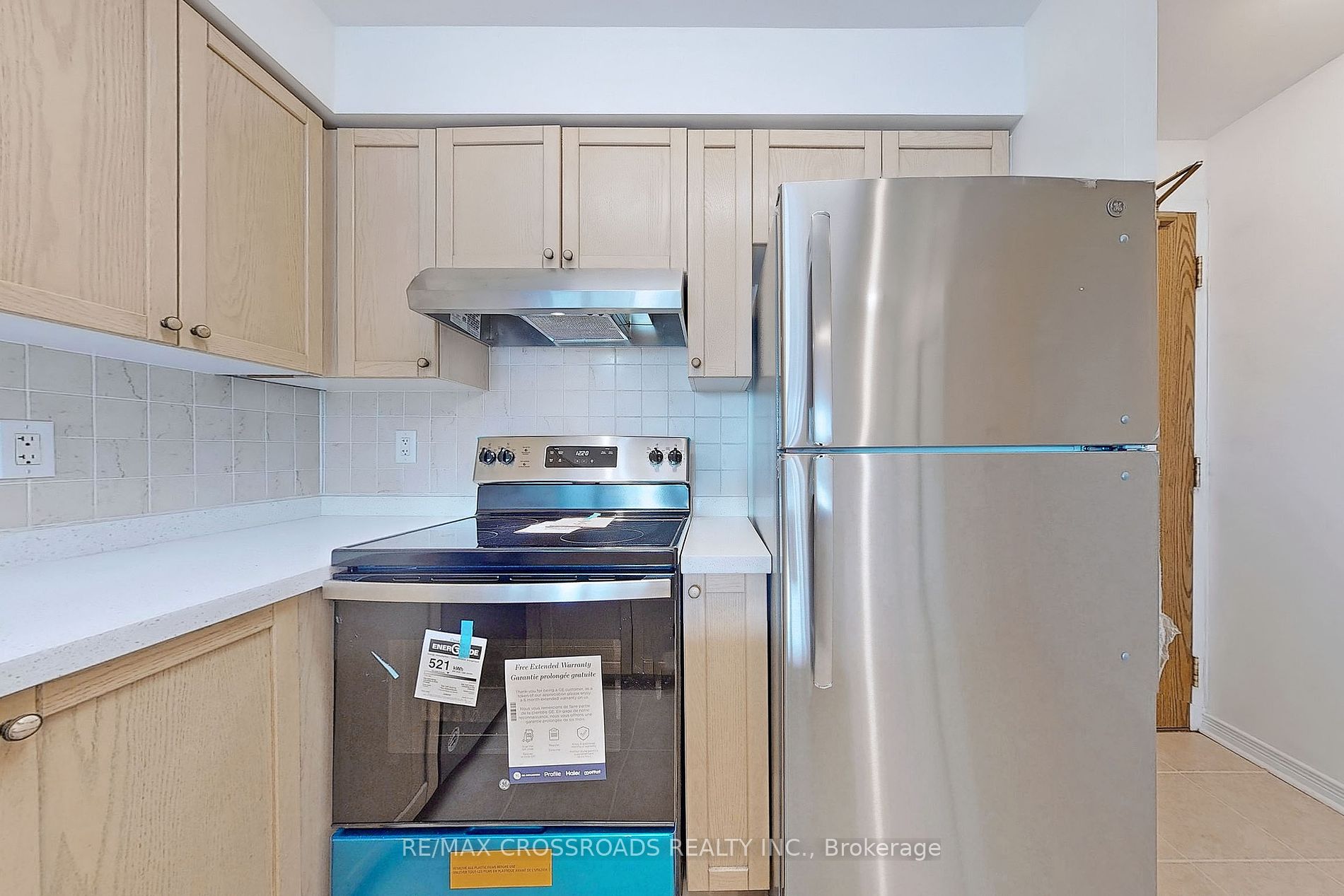5500 Yonge St, #805