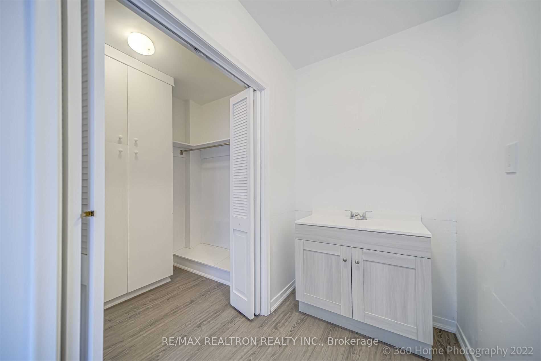6 Shelborne Ave
