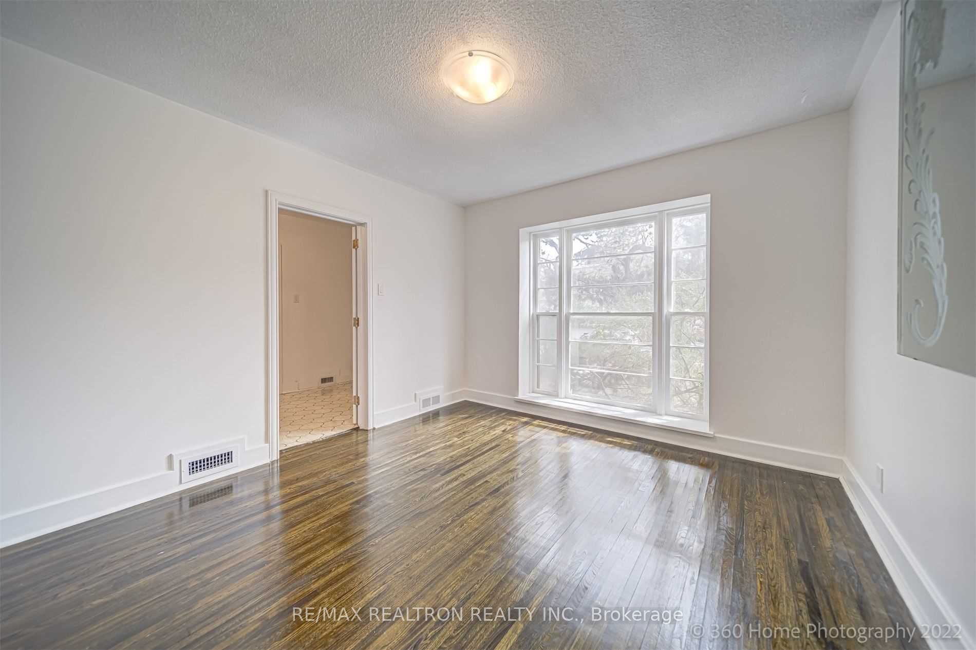 6 Shelborne Ave