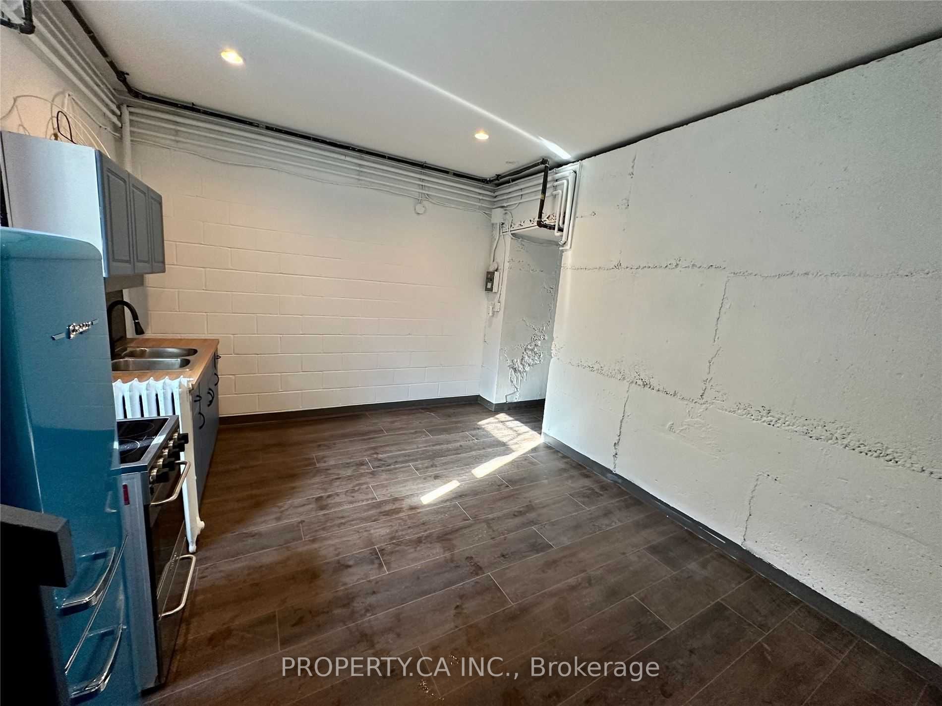 883 Queen Street W, #B1