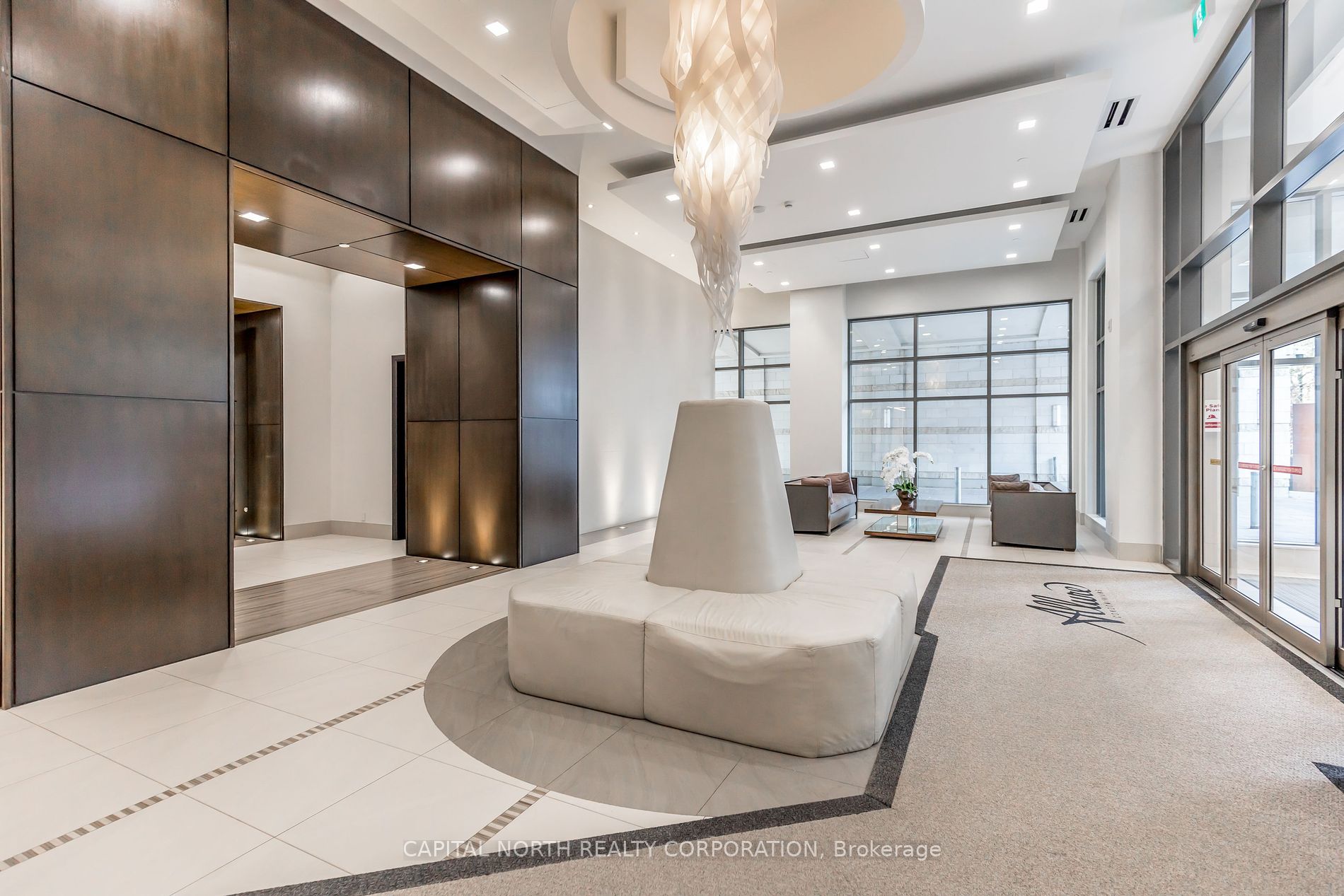 23 Glebe Road W, #206