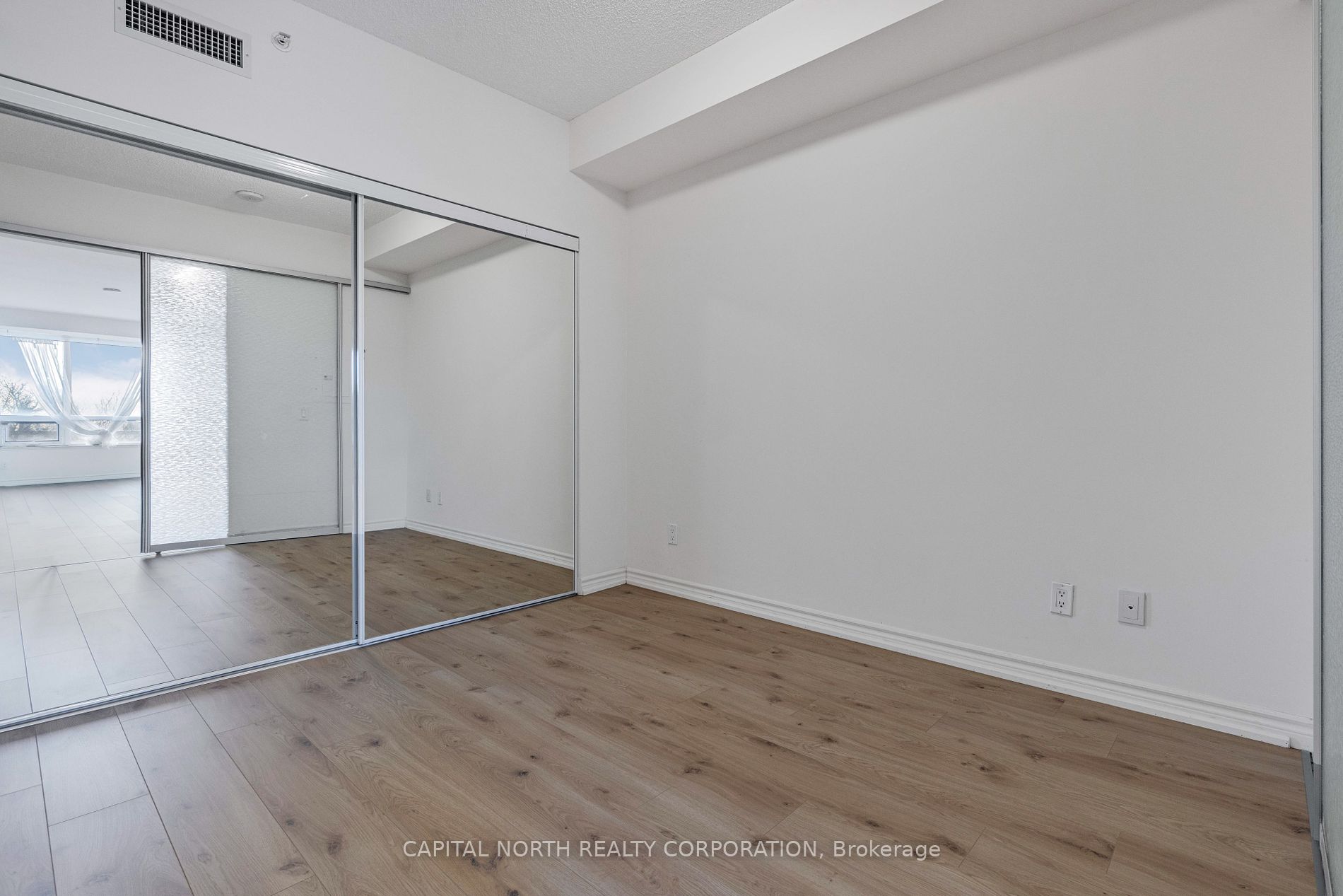 23 Glebe Road W, #206