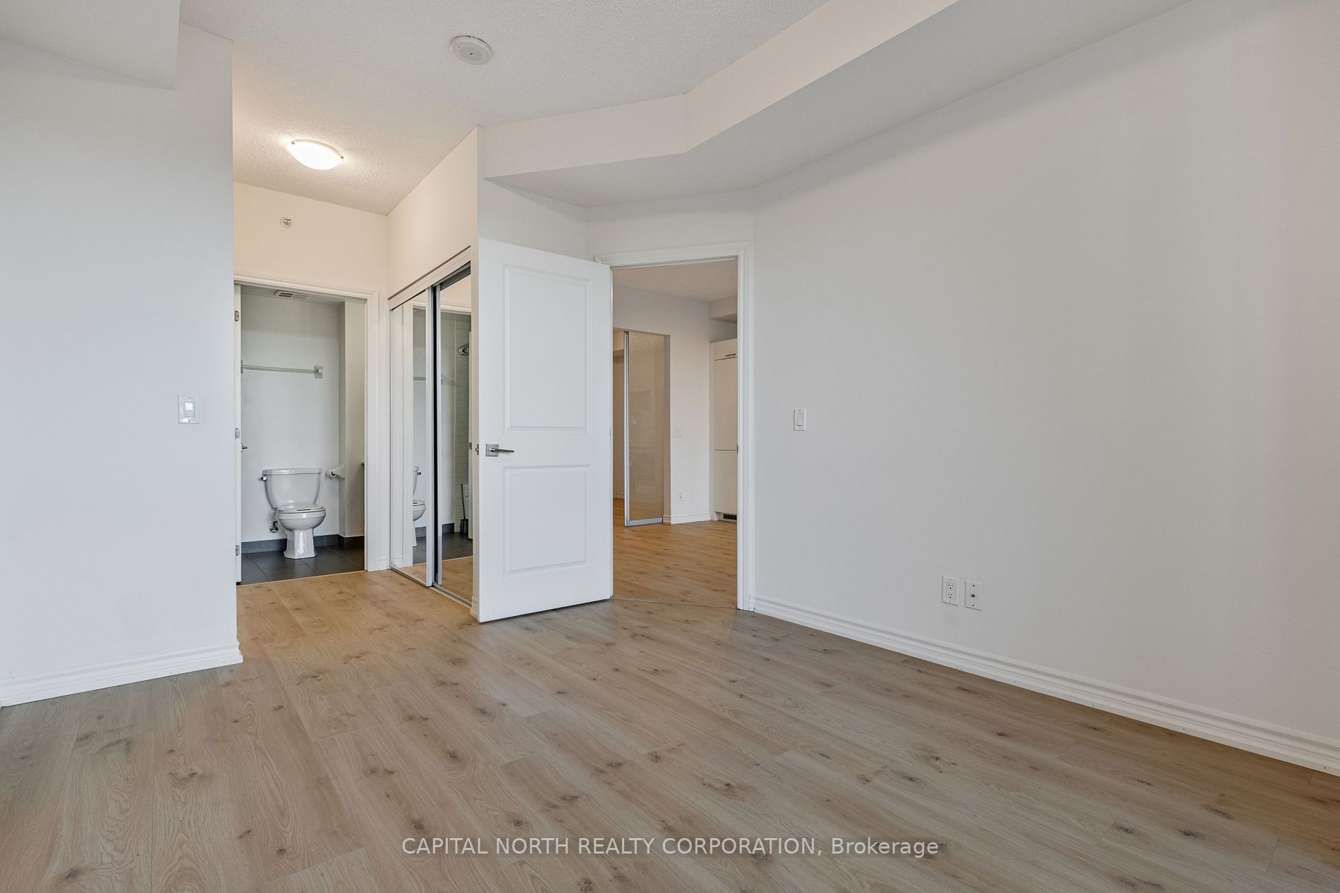 23 Glebe Road W, #206