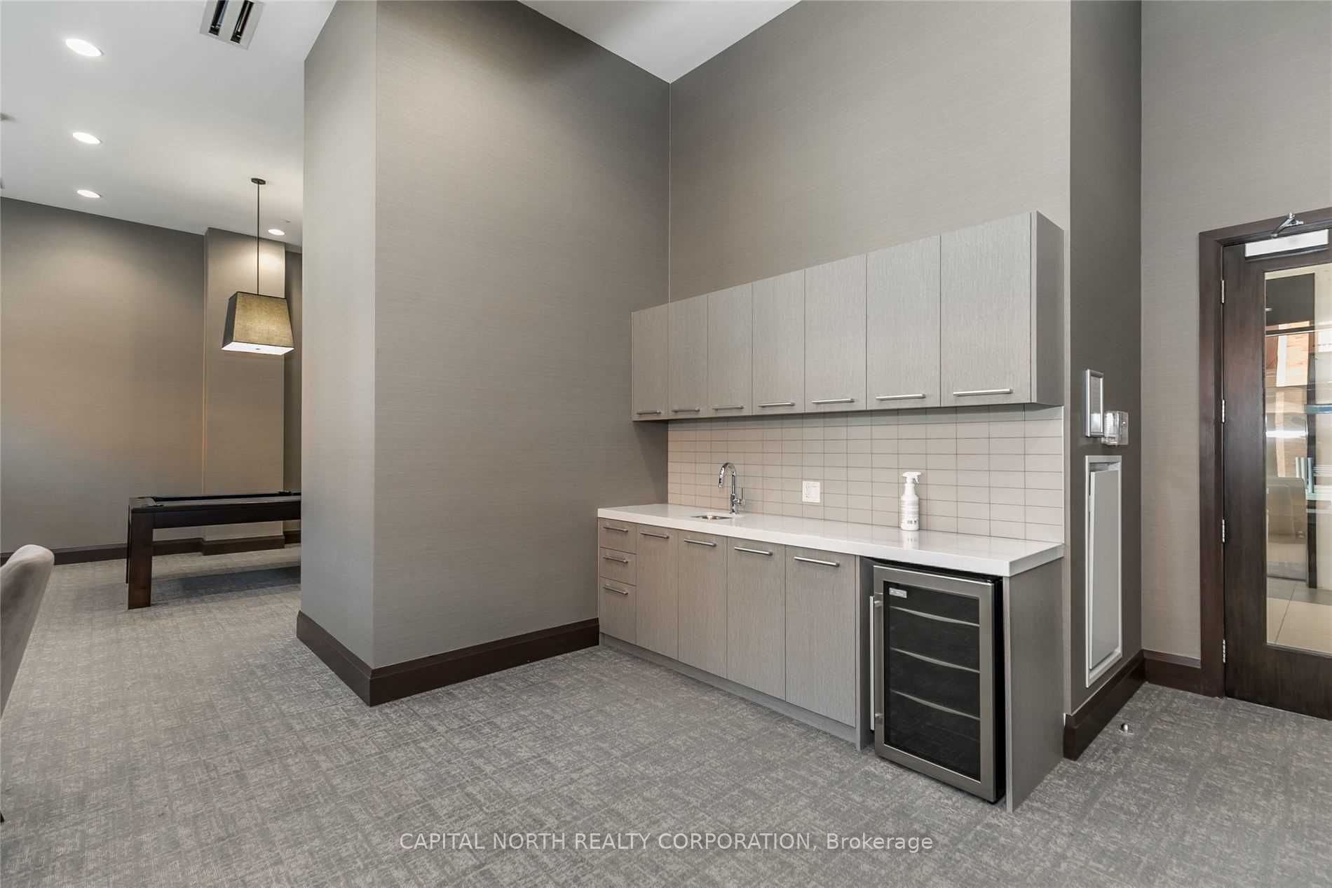 23 Glebe Road W, #206