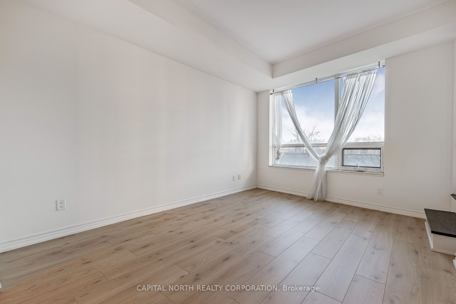 23 Glebe Road W, #206