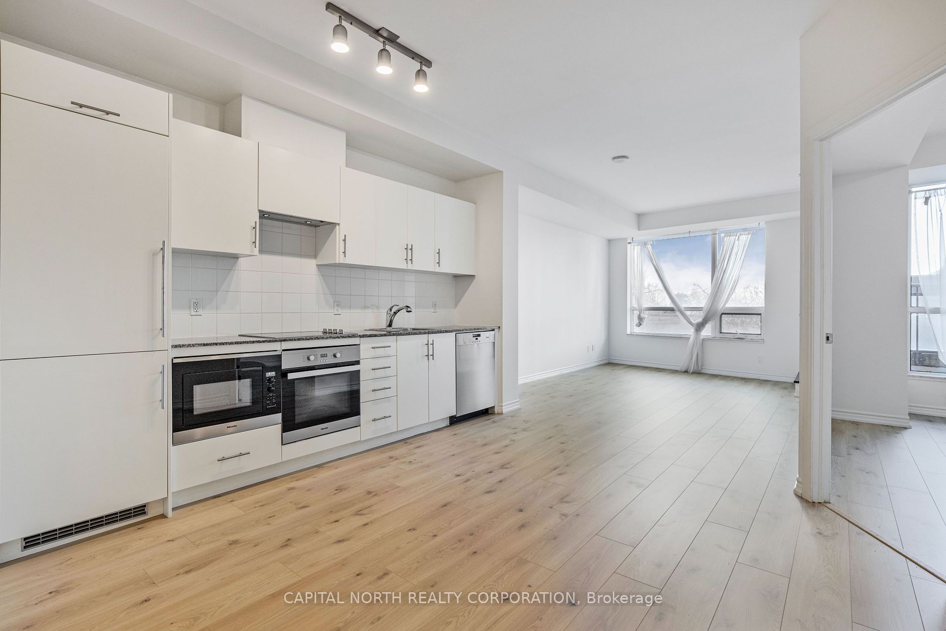23 Glebe Road W, #206
