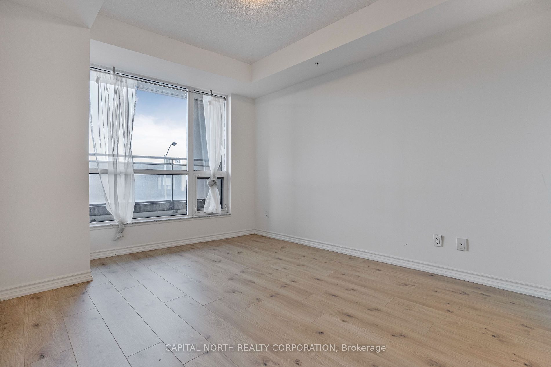 23 Glebe Road W, #206