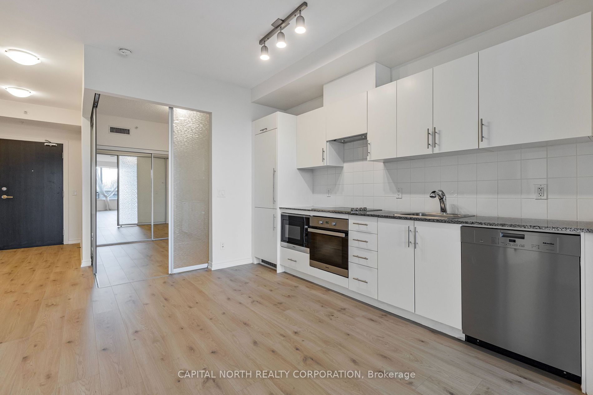23 Glebe Road W, #206