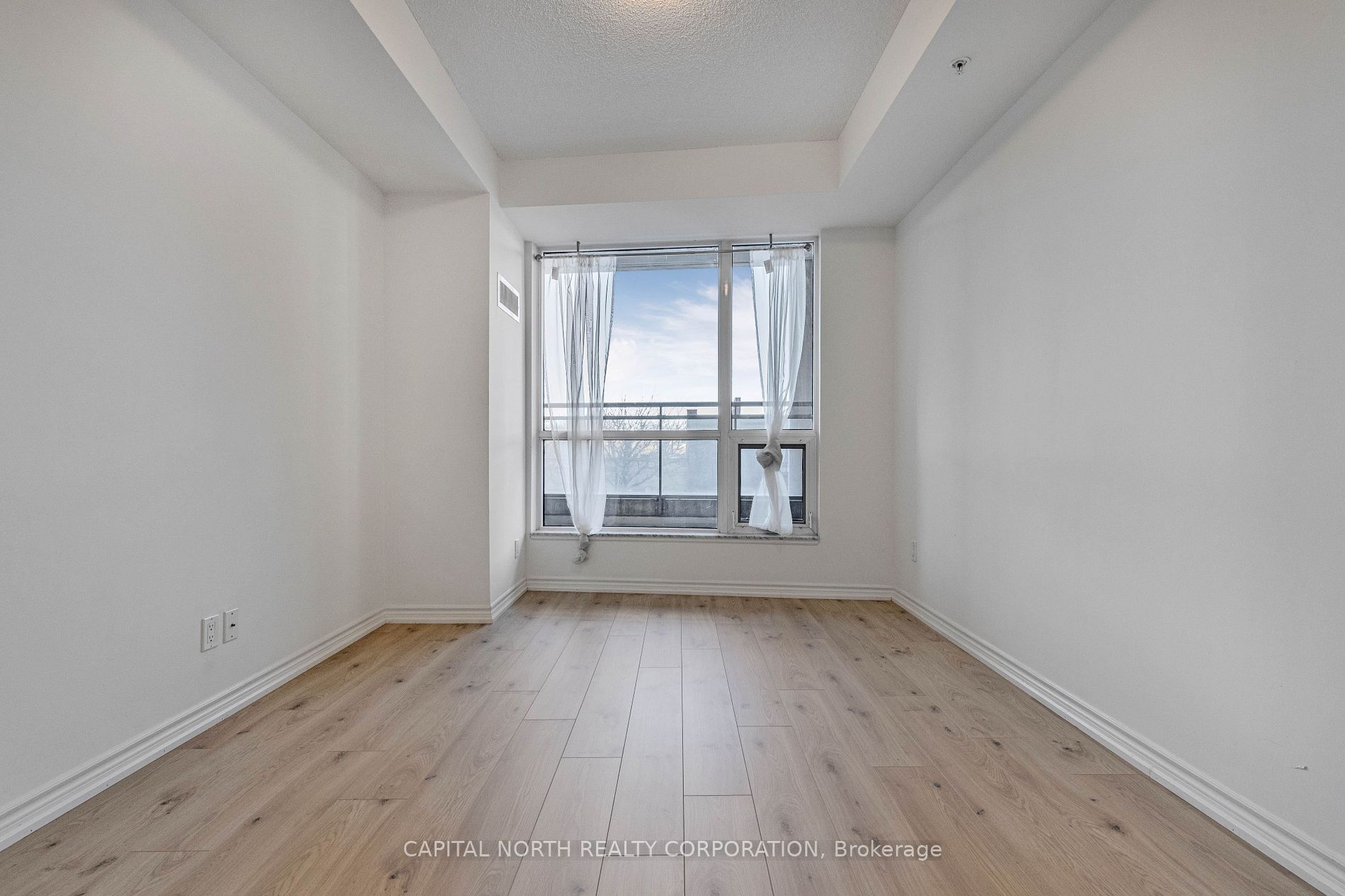 23 Glebe Road W, #206