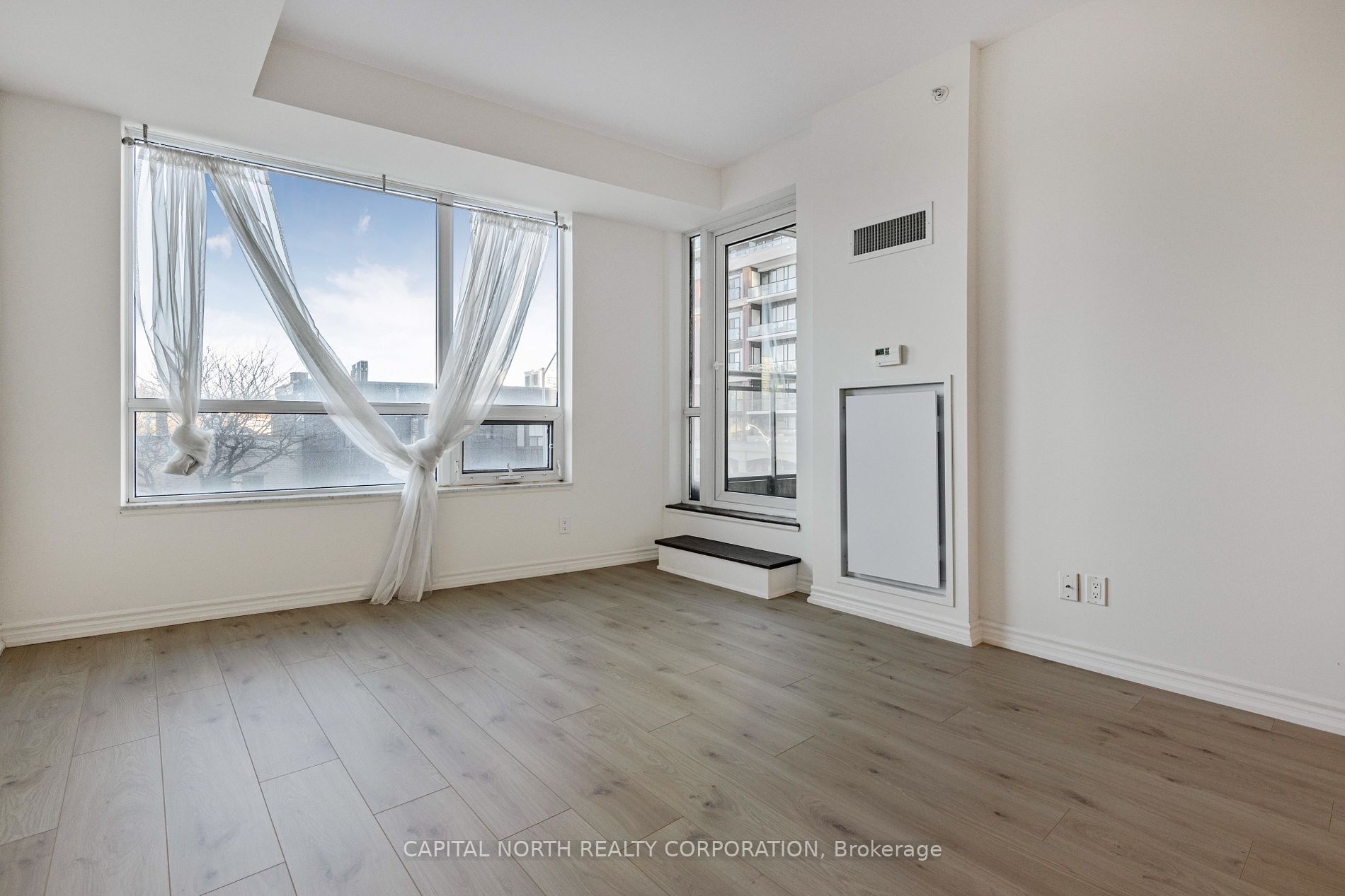 23 Glebe Road W, #206