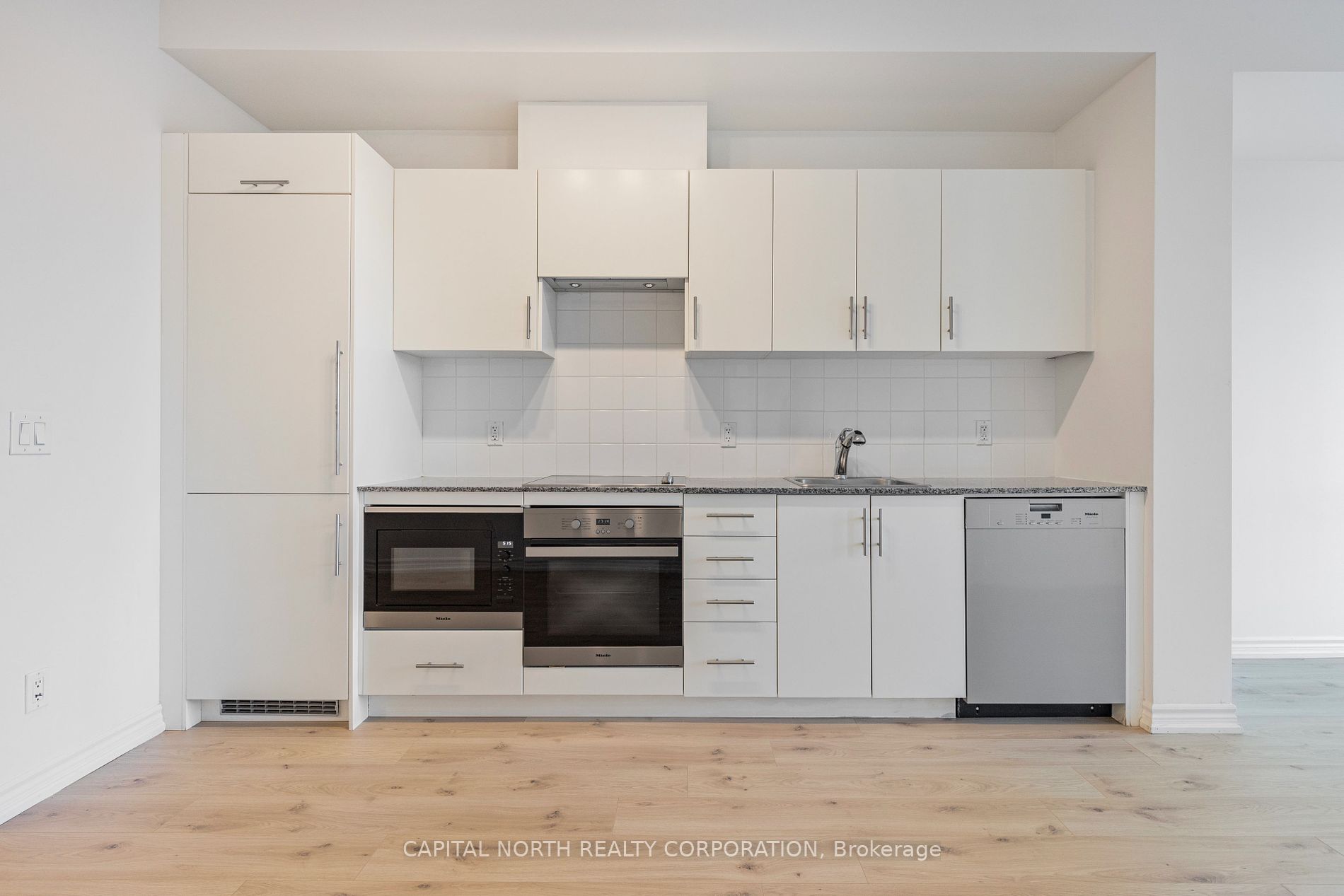 23 Glebe Road W, #206