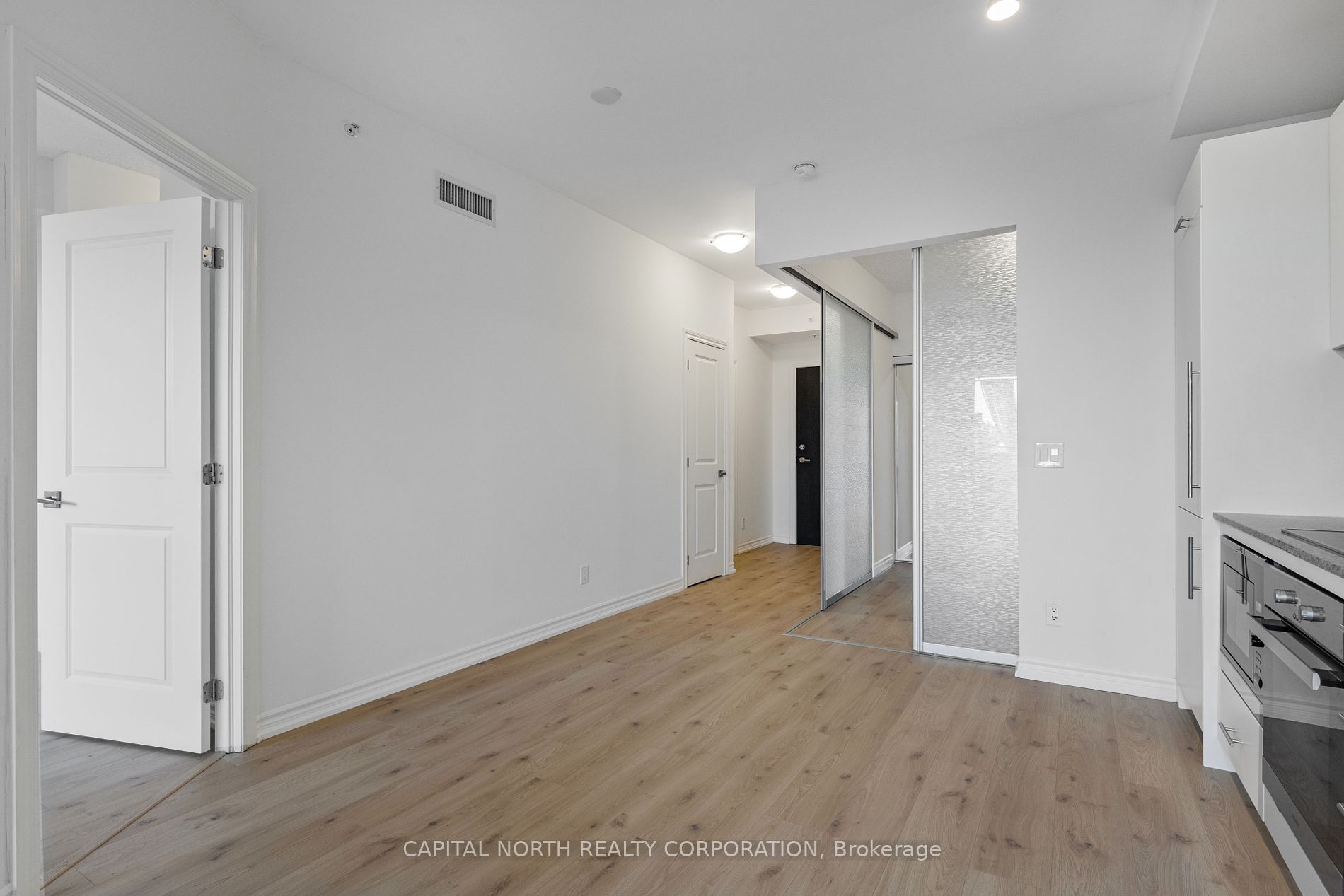 23 Glebe Road W, #206
