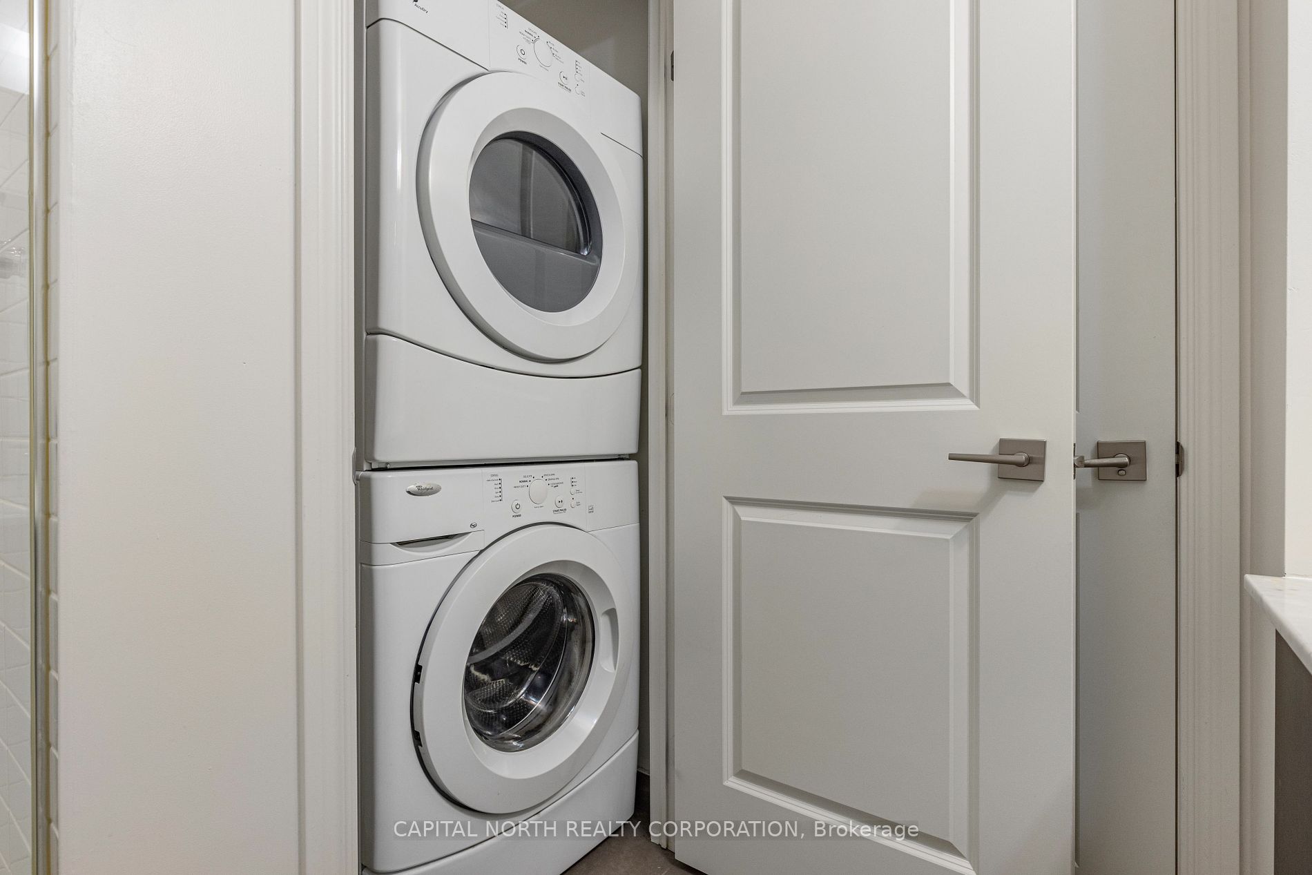 23 Glebe Road W, #206