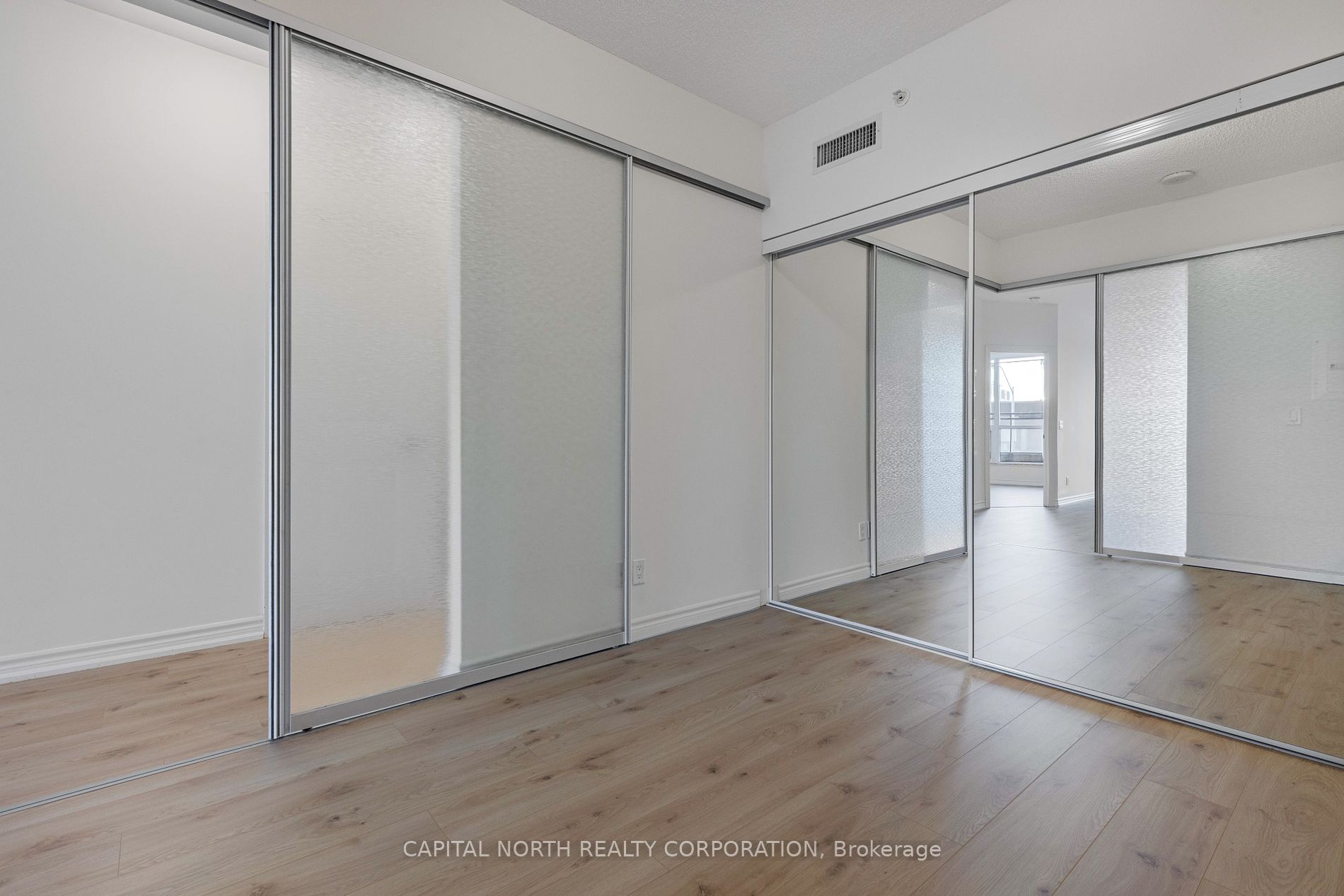 23 Glebe Road W, #206