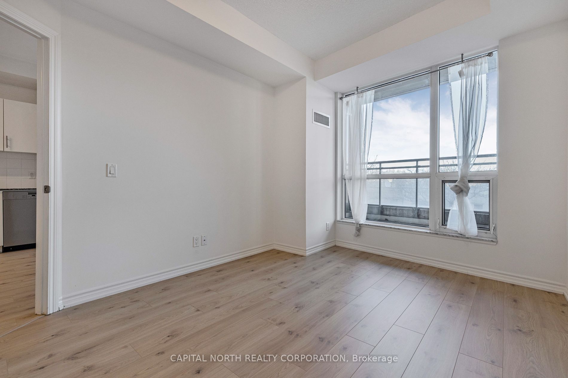 23 Glebe Road W, #206
