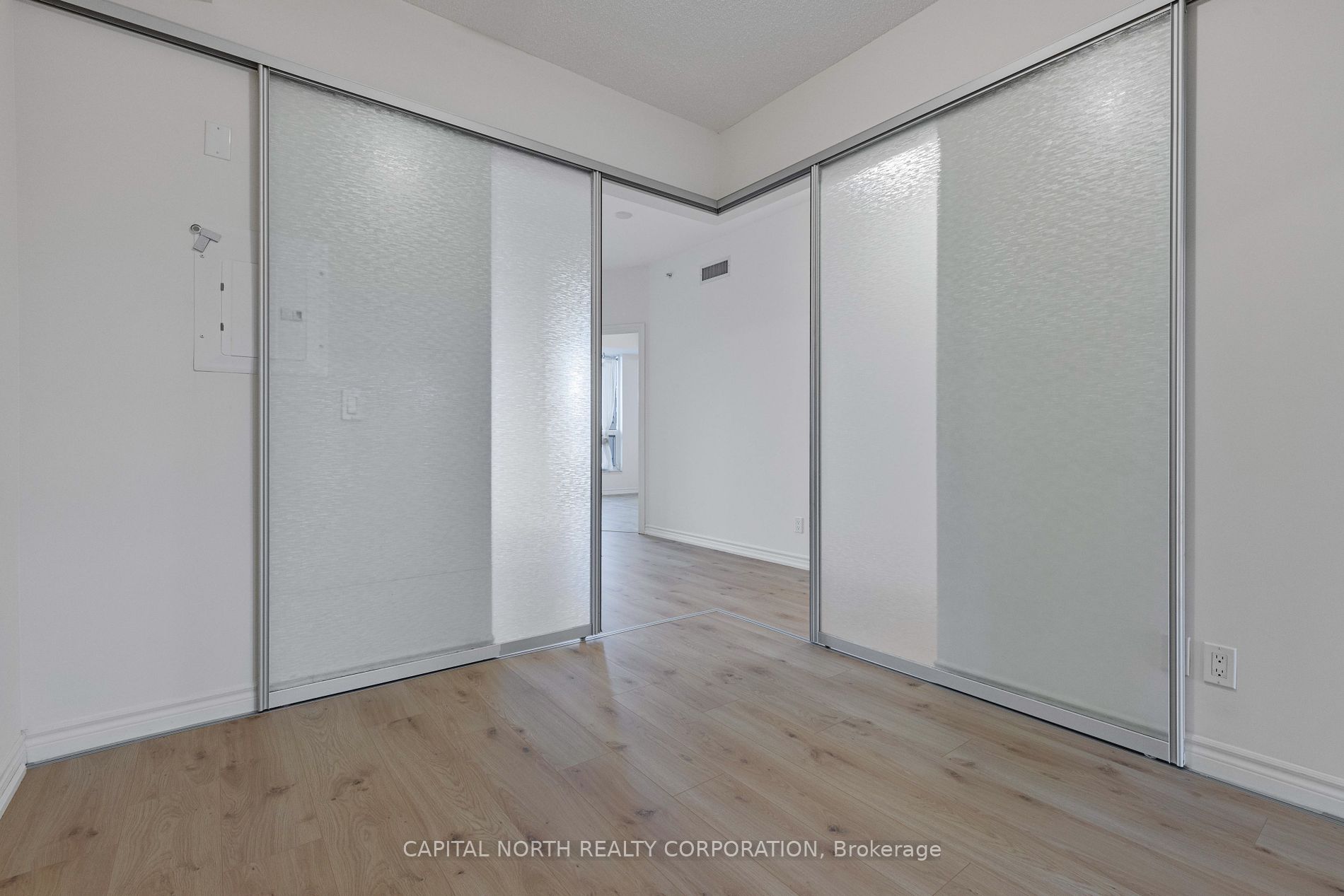 23 Glebe Road W, #206