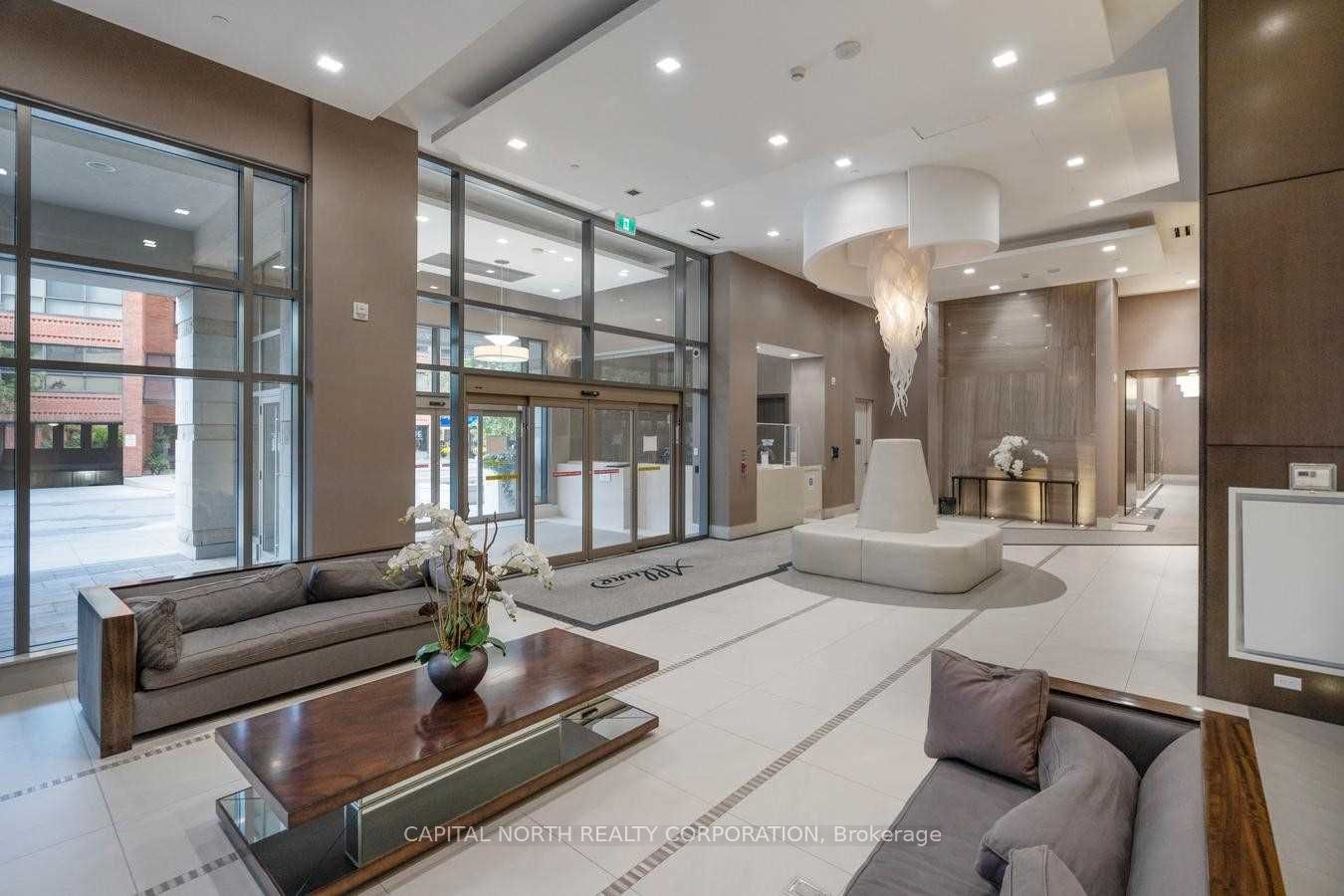 23 Glebe Road W, #206