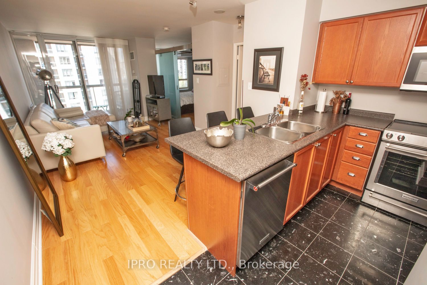 225 Merton Street, #1108