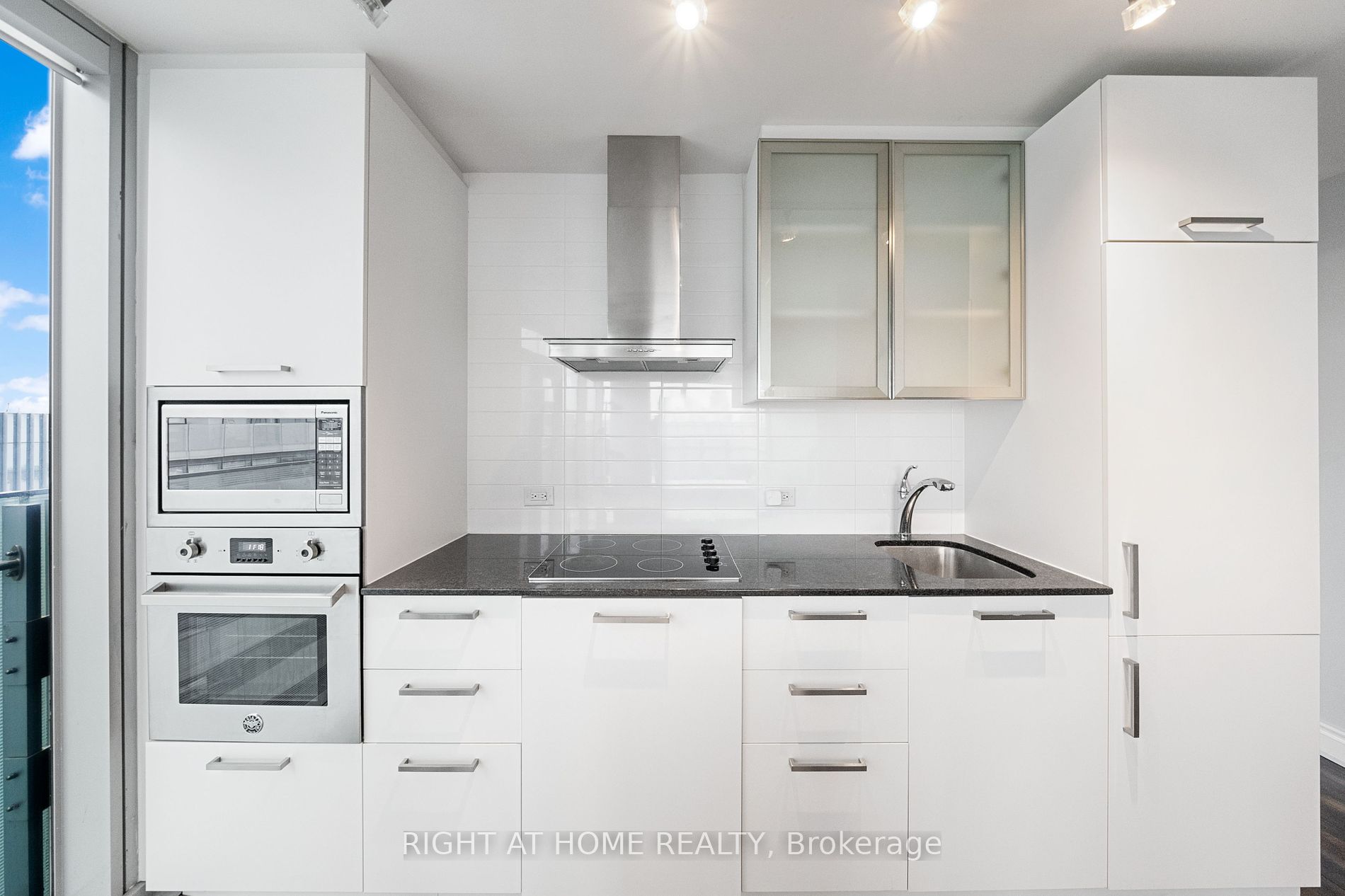 12 York St, #4810
