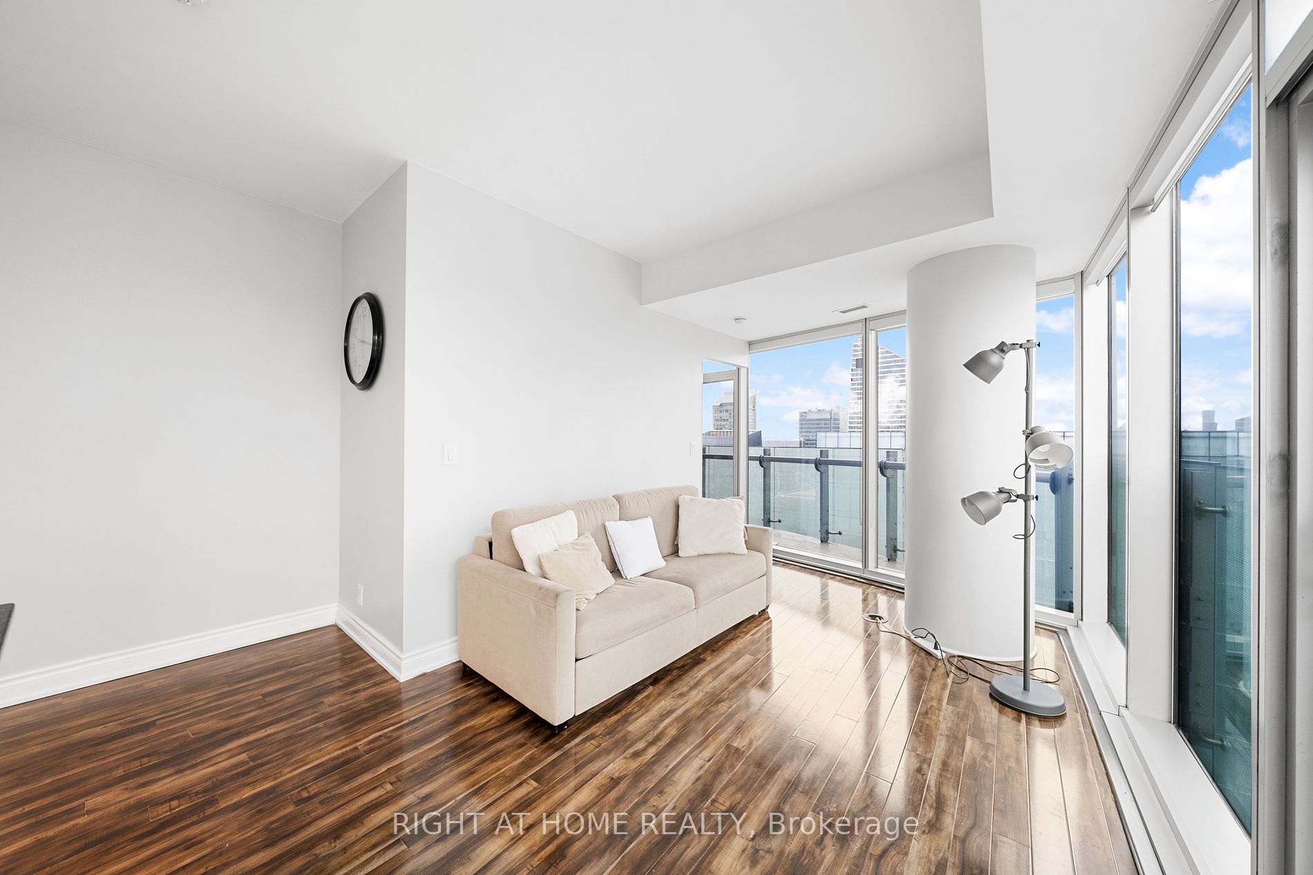 12 York St, #4810