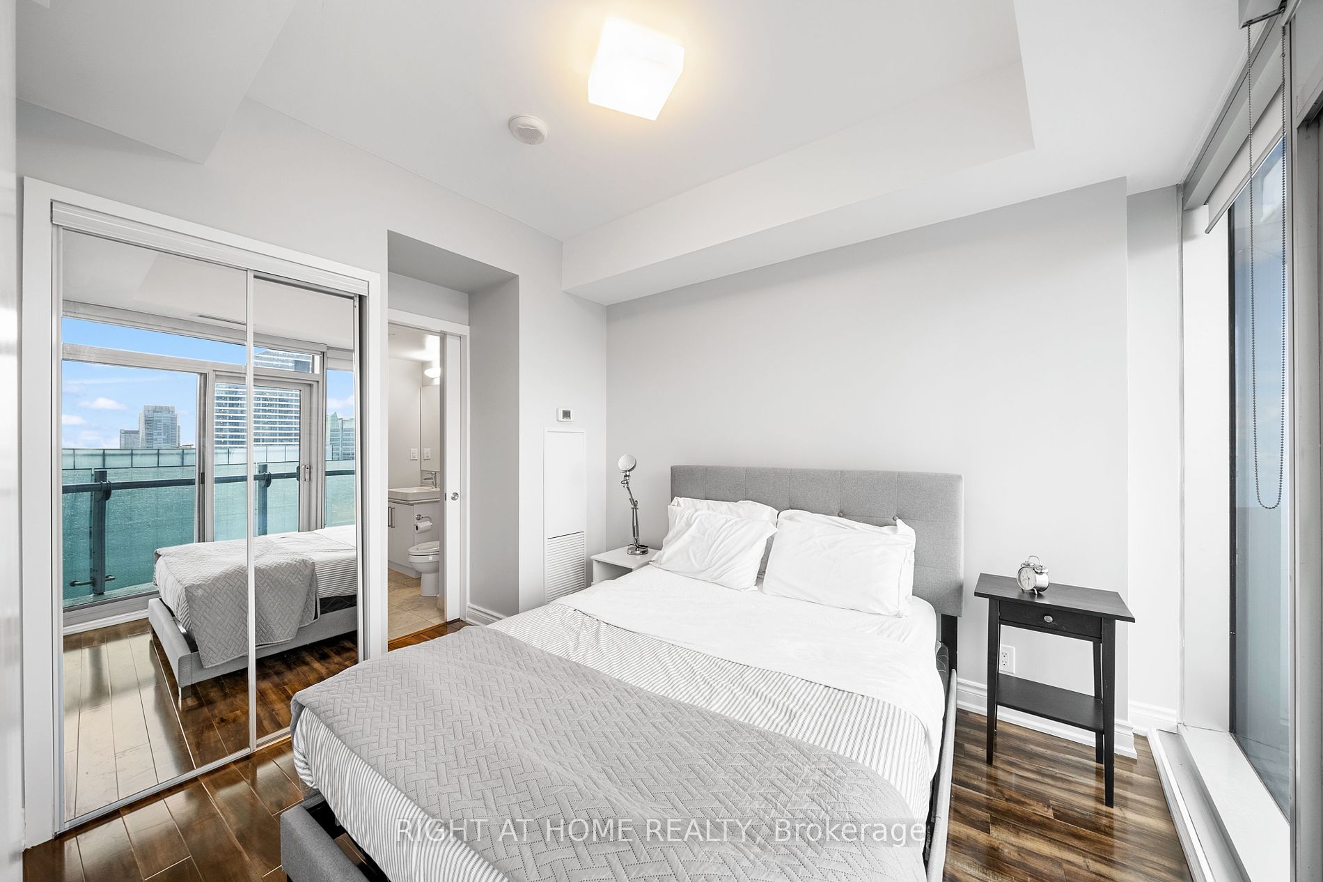 12 York St, #4810