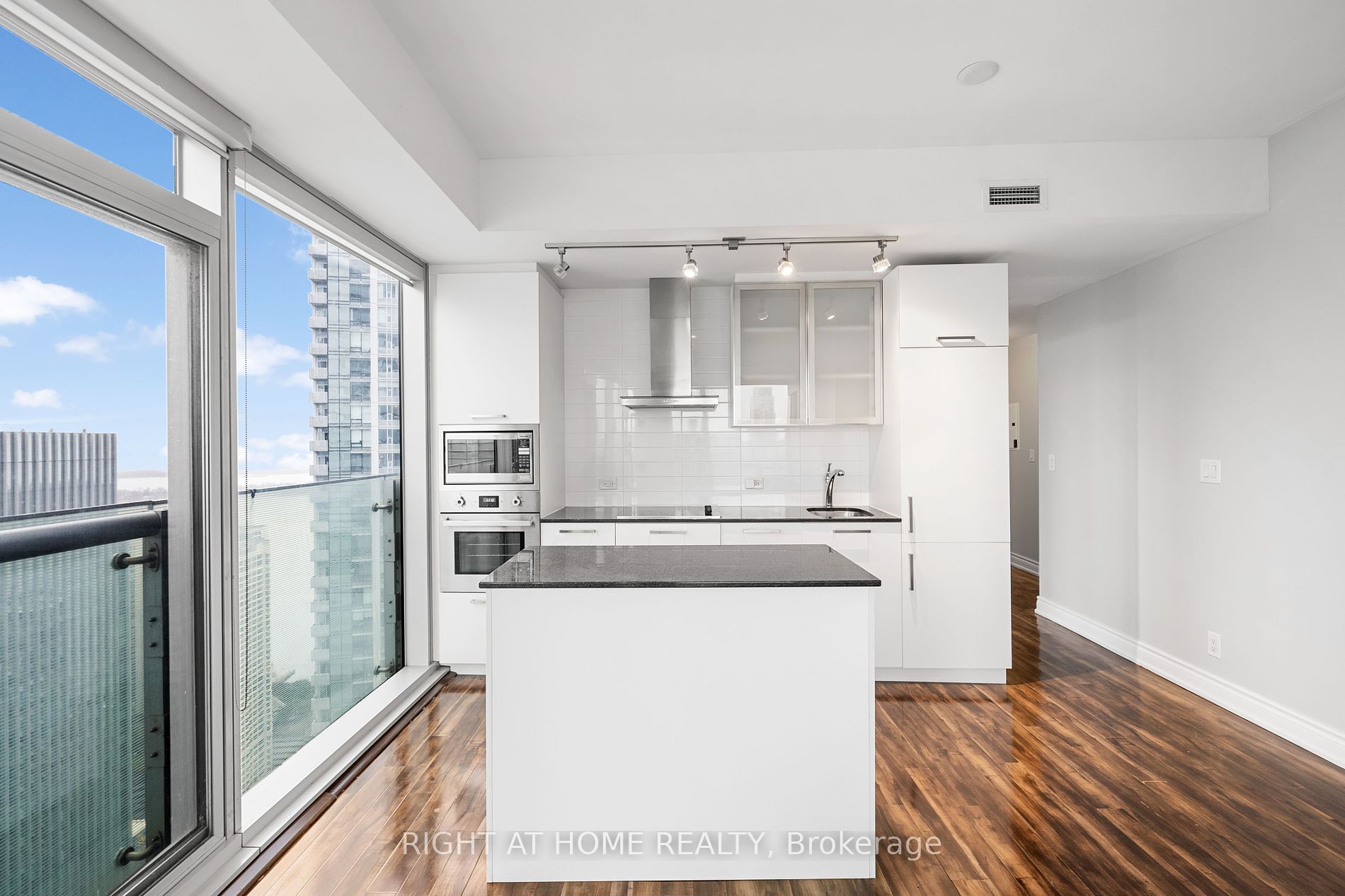 12 York St, #4810