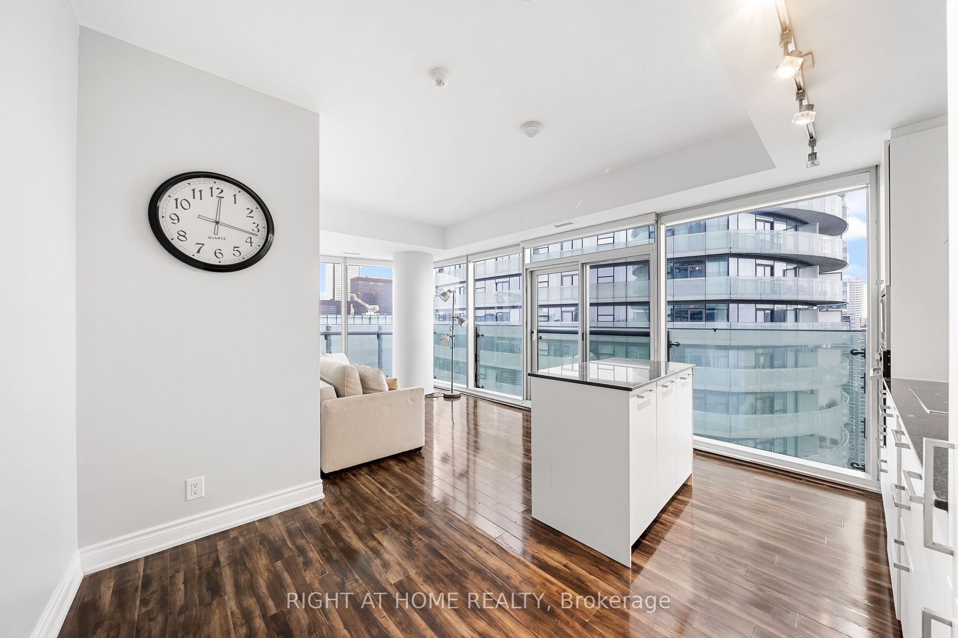 12 York St, #4810