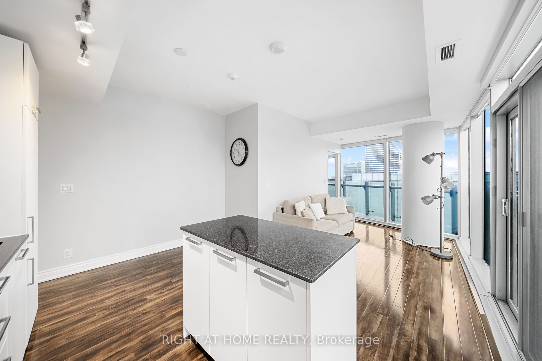 12 York St, #4810
