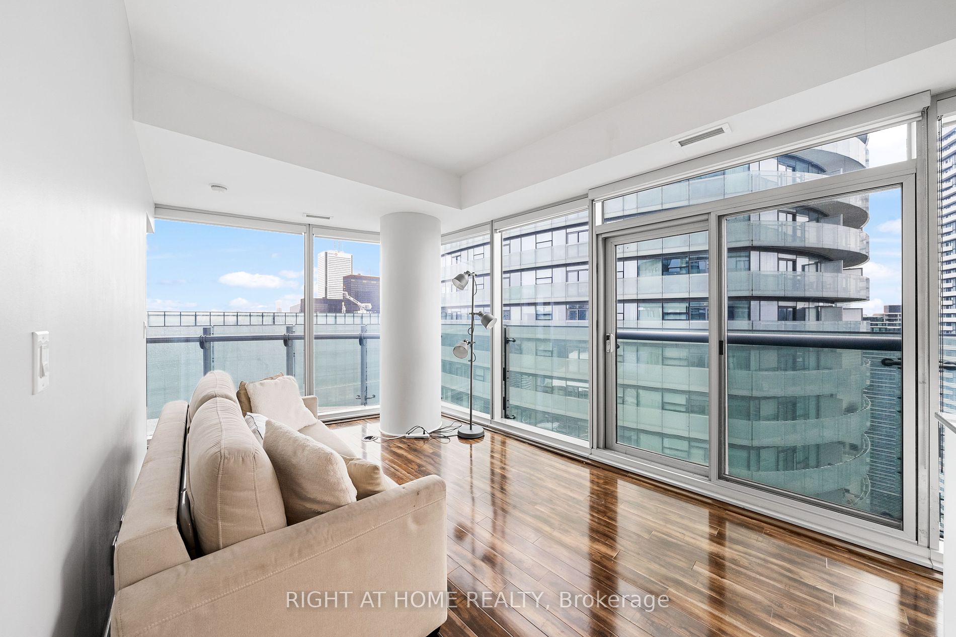12 York St, #4810