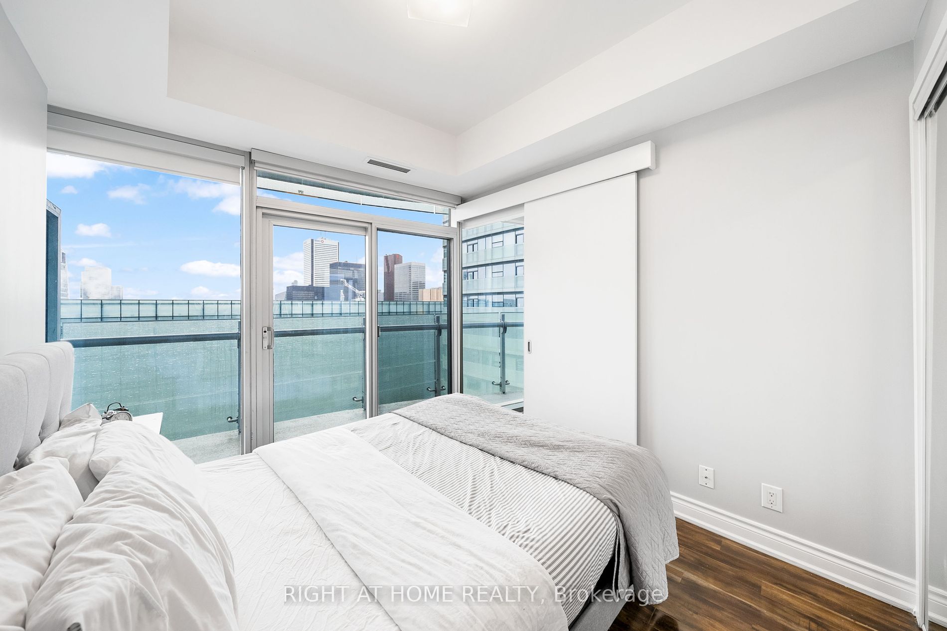 12 York St, #4810