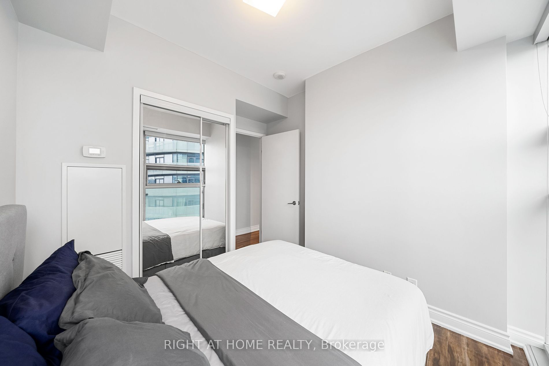 12 York St, #4810