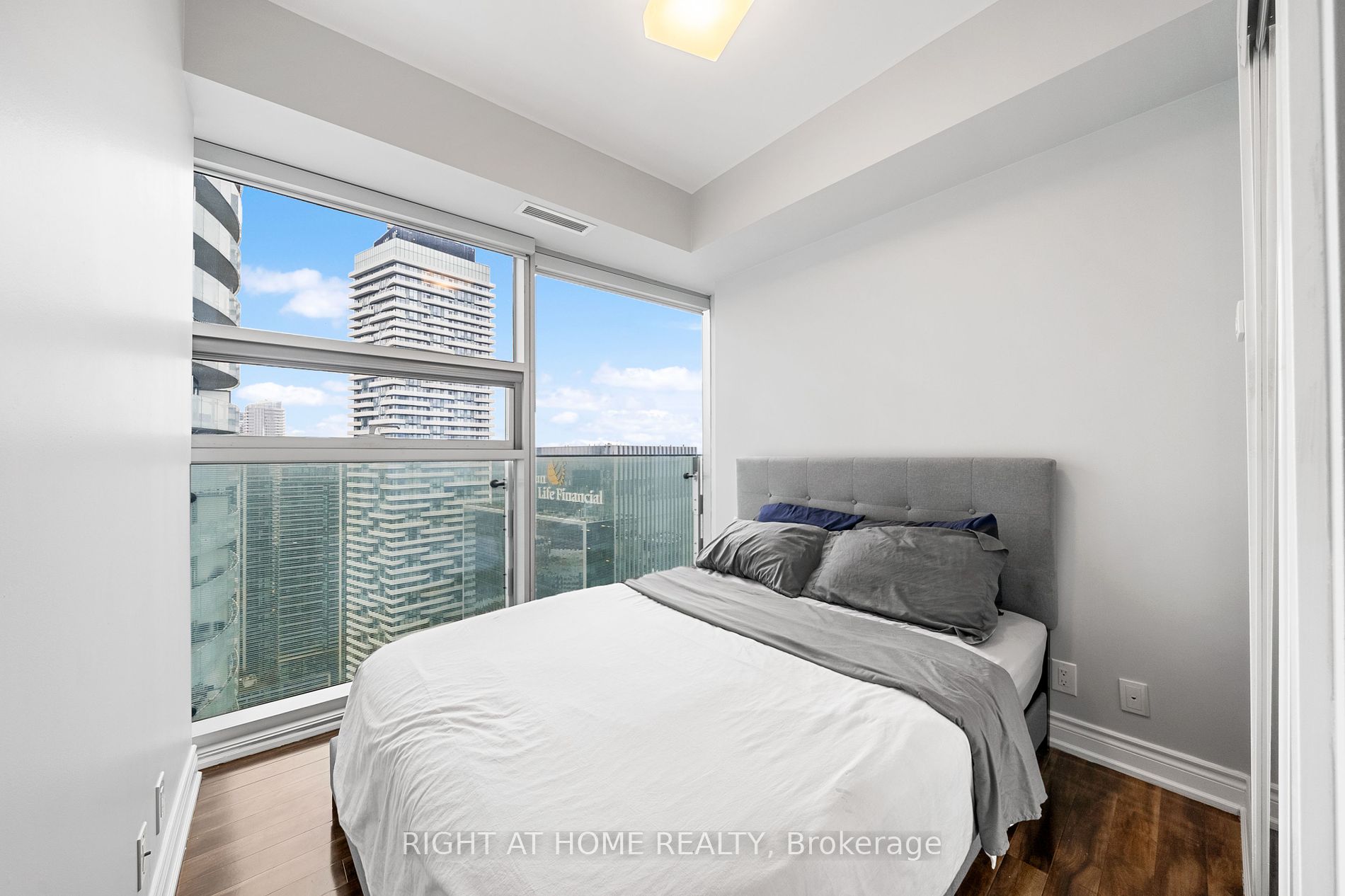 12 York St, #4810