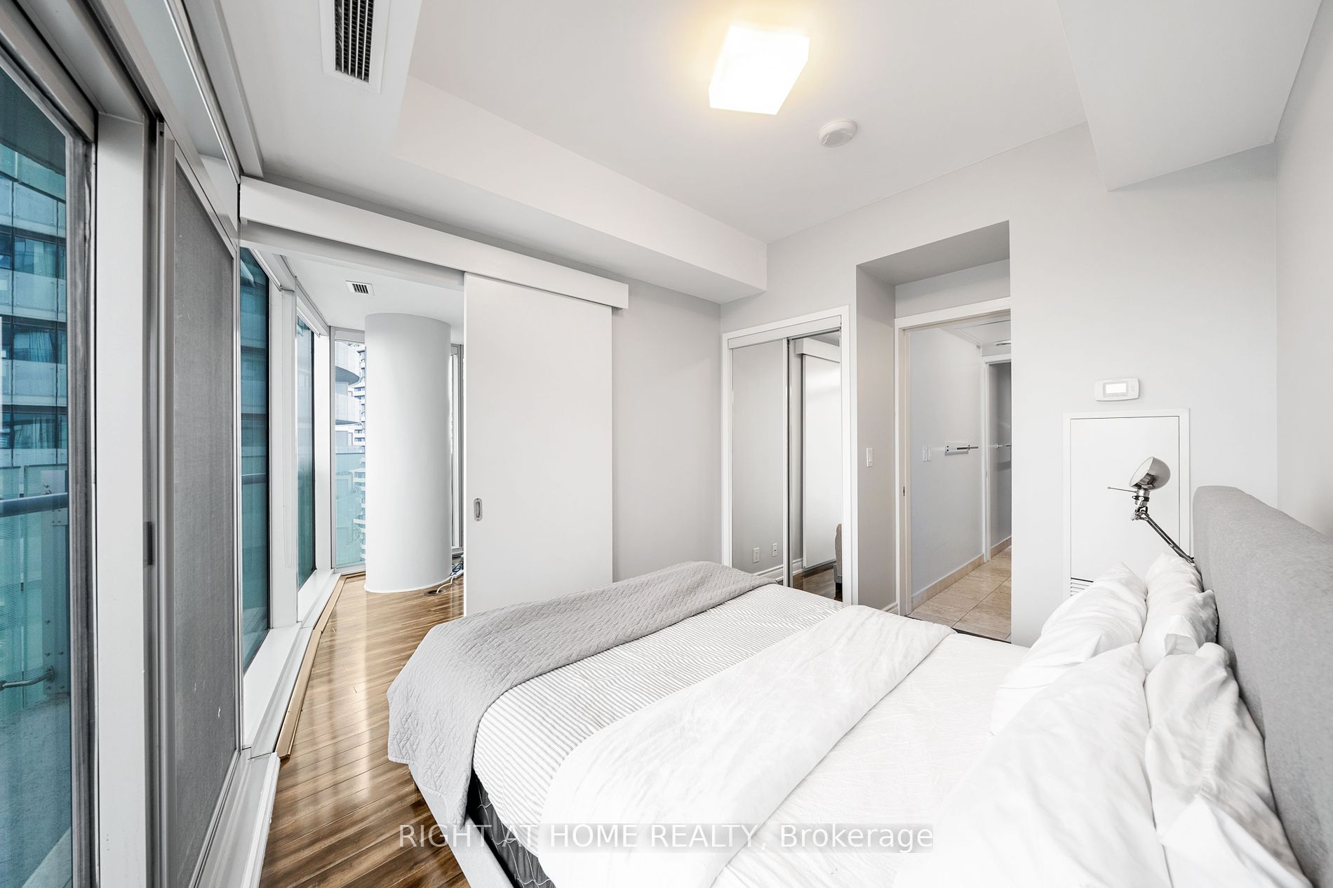 12 York St, #4810
