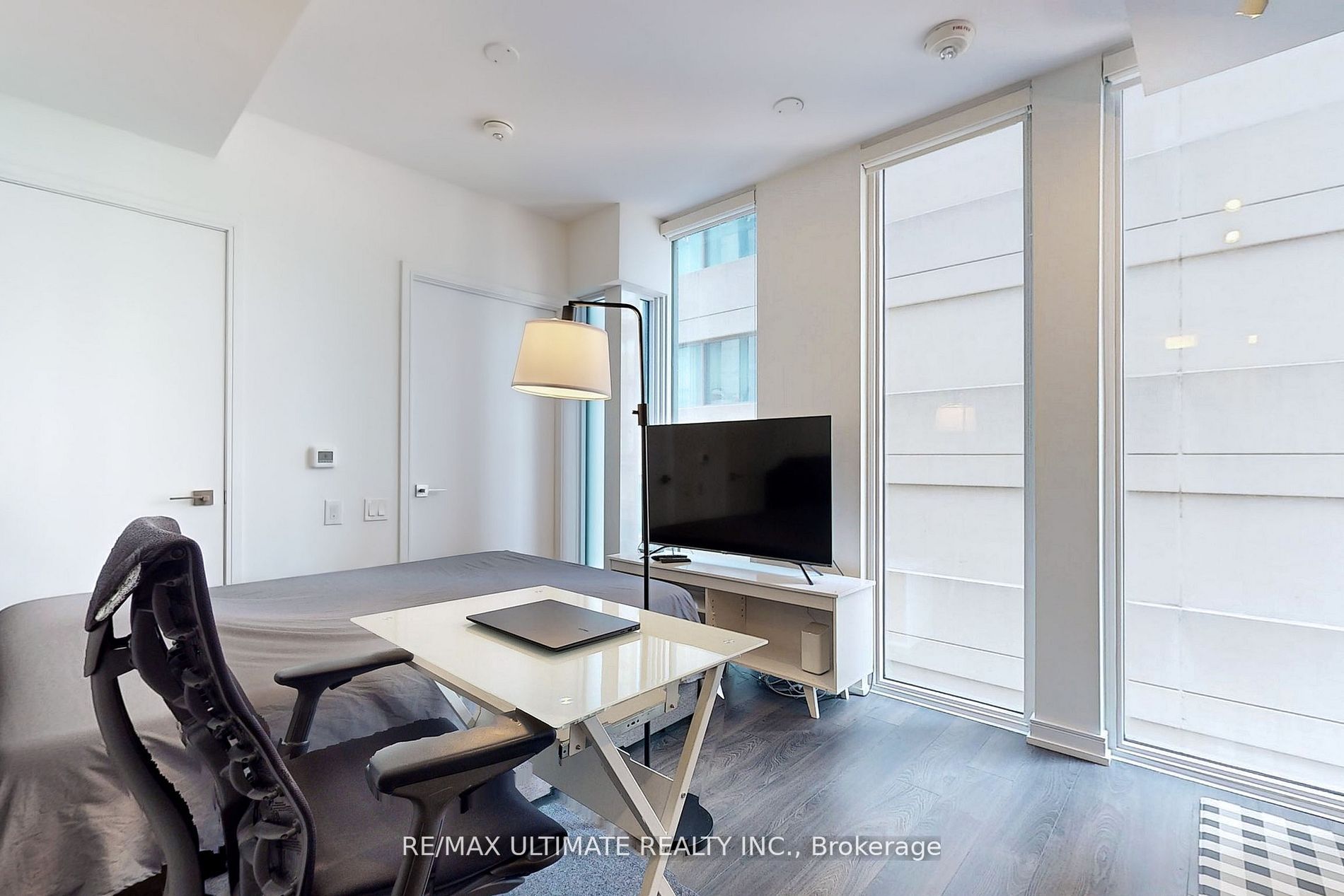 28 Wellesley St E, #810