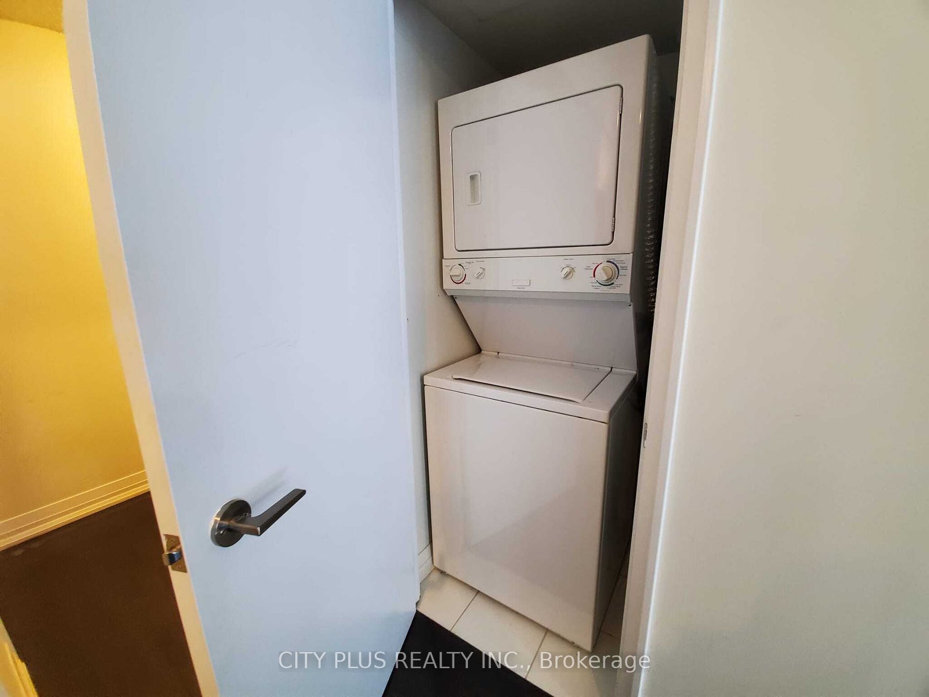 25 Carlton St, #1810