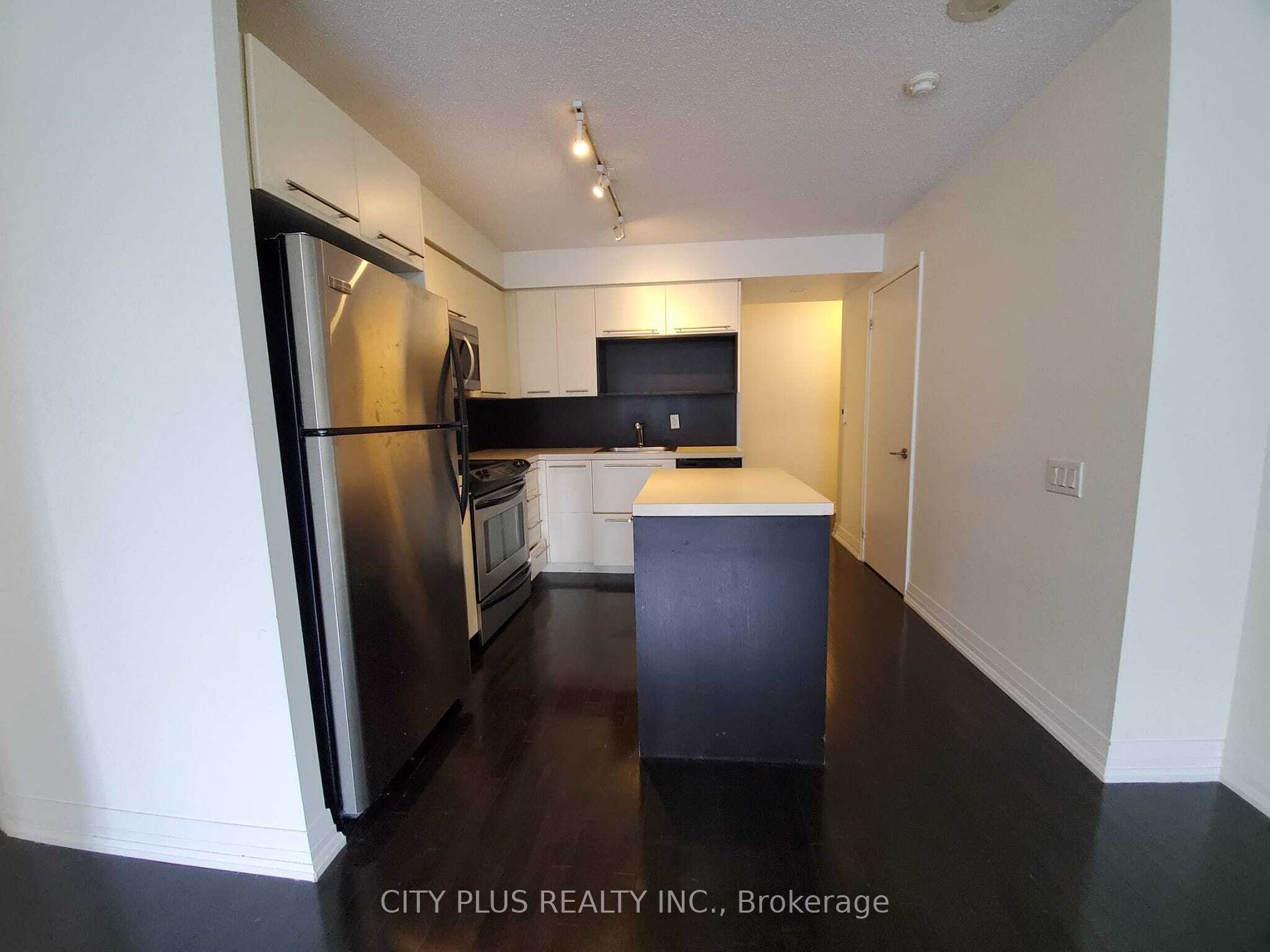 25 Carlton St, #1810