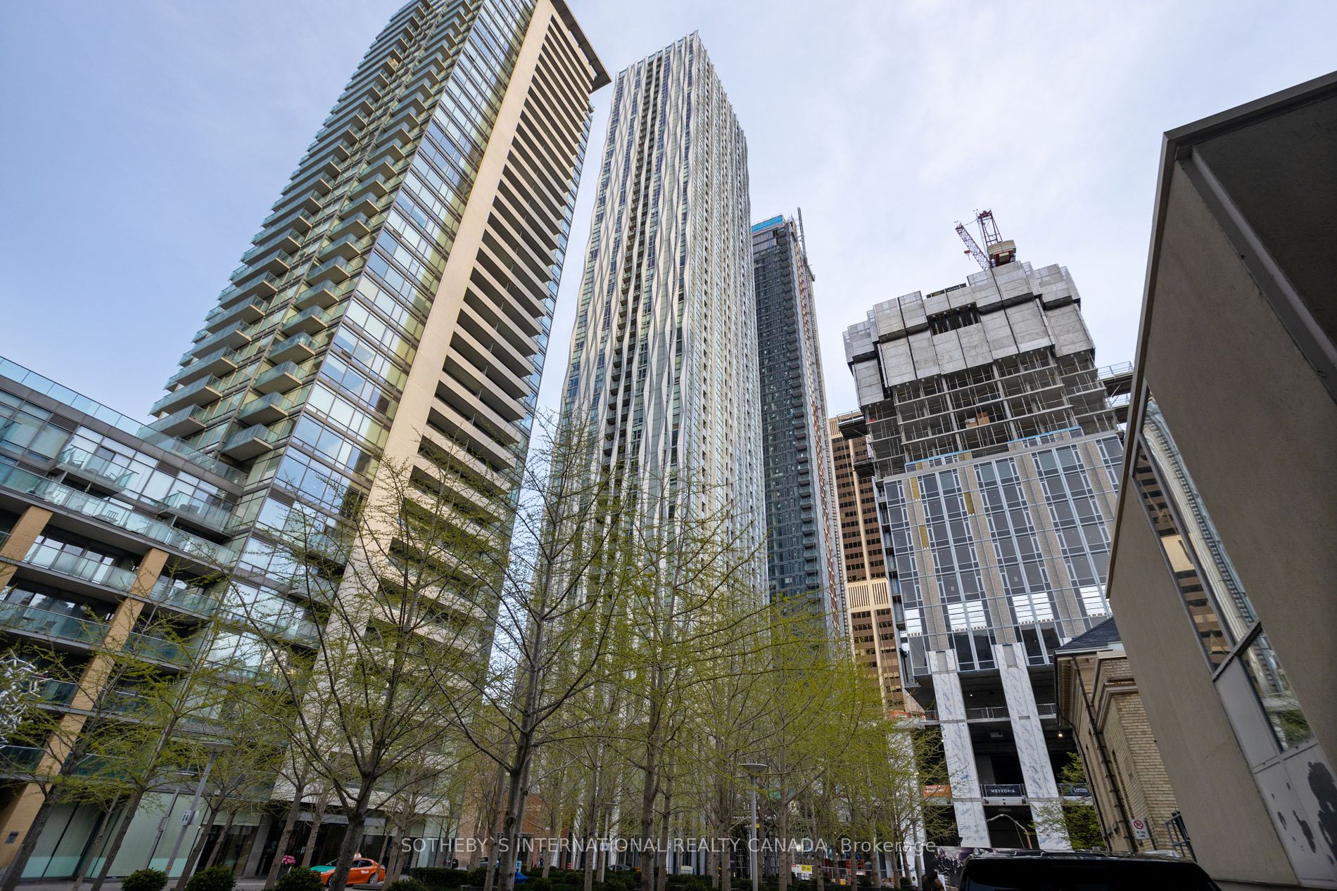 1 Yorkville Ave, #5405