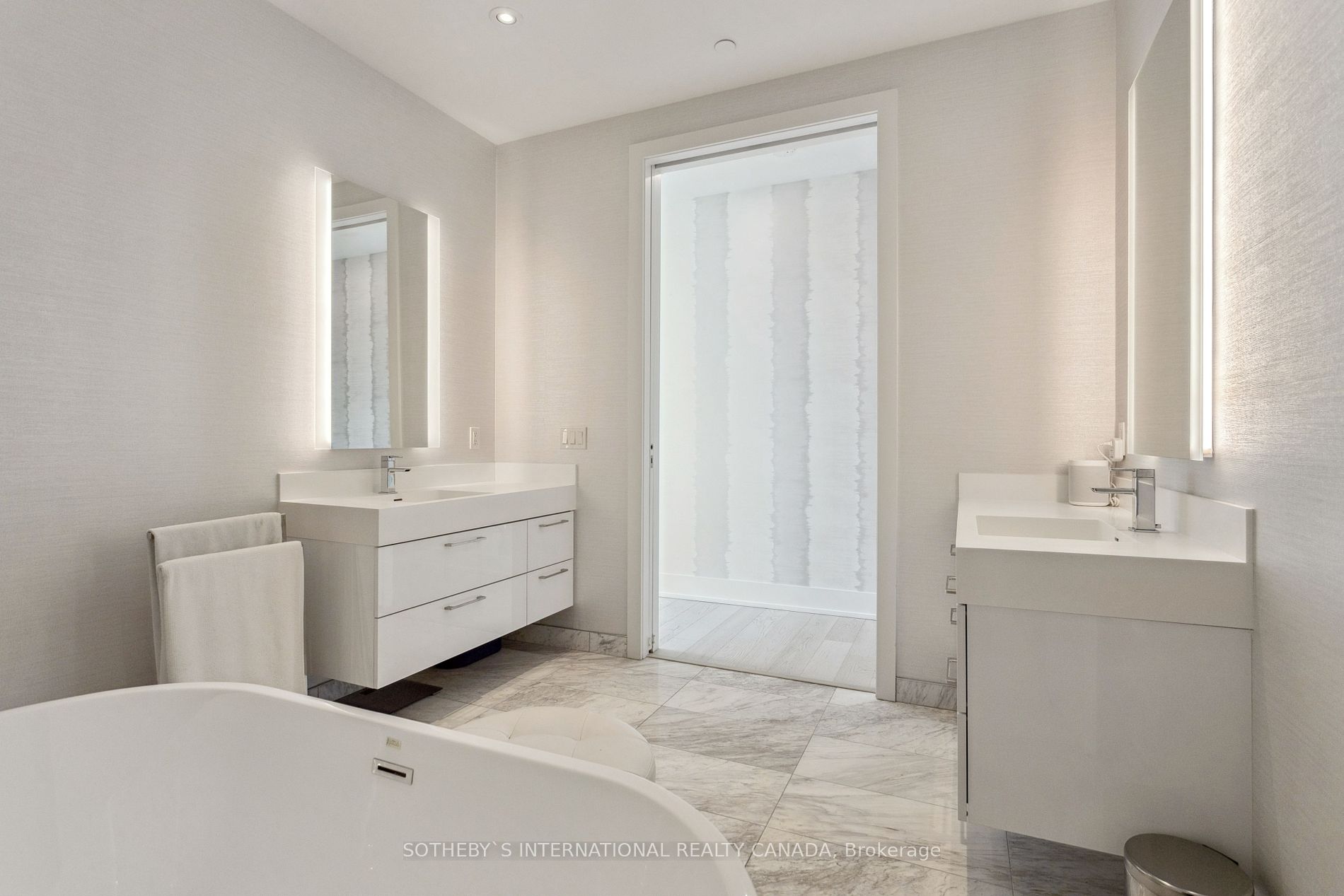 1 Yorkville Ave, #5405