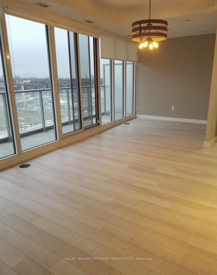 115 Mcmahon Drive, #1812