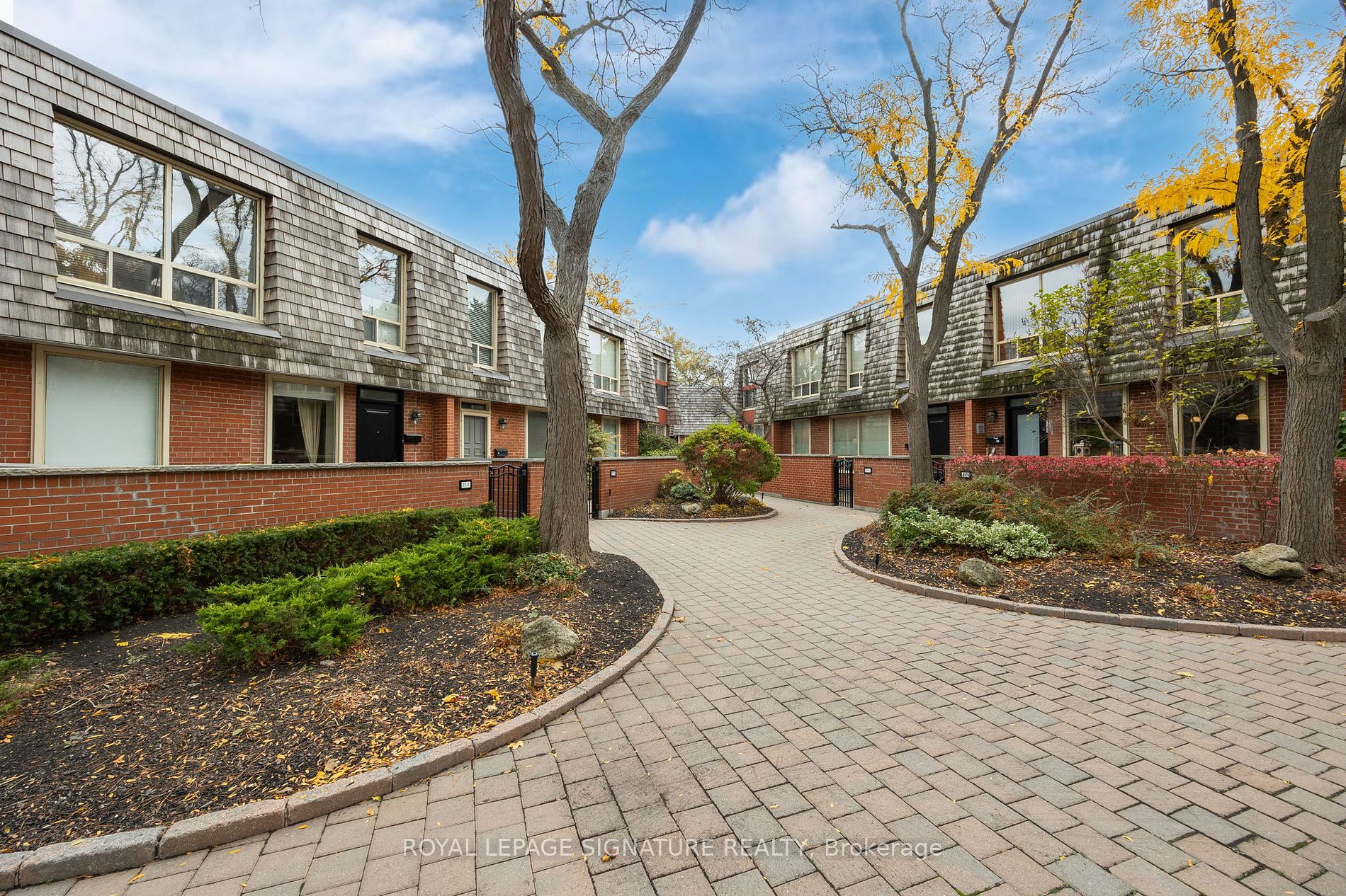 71 Upper Canada Drive, #4