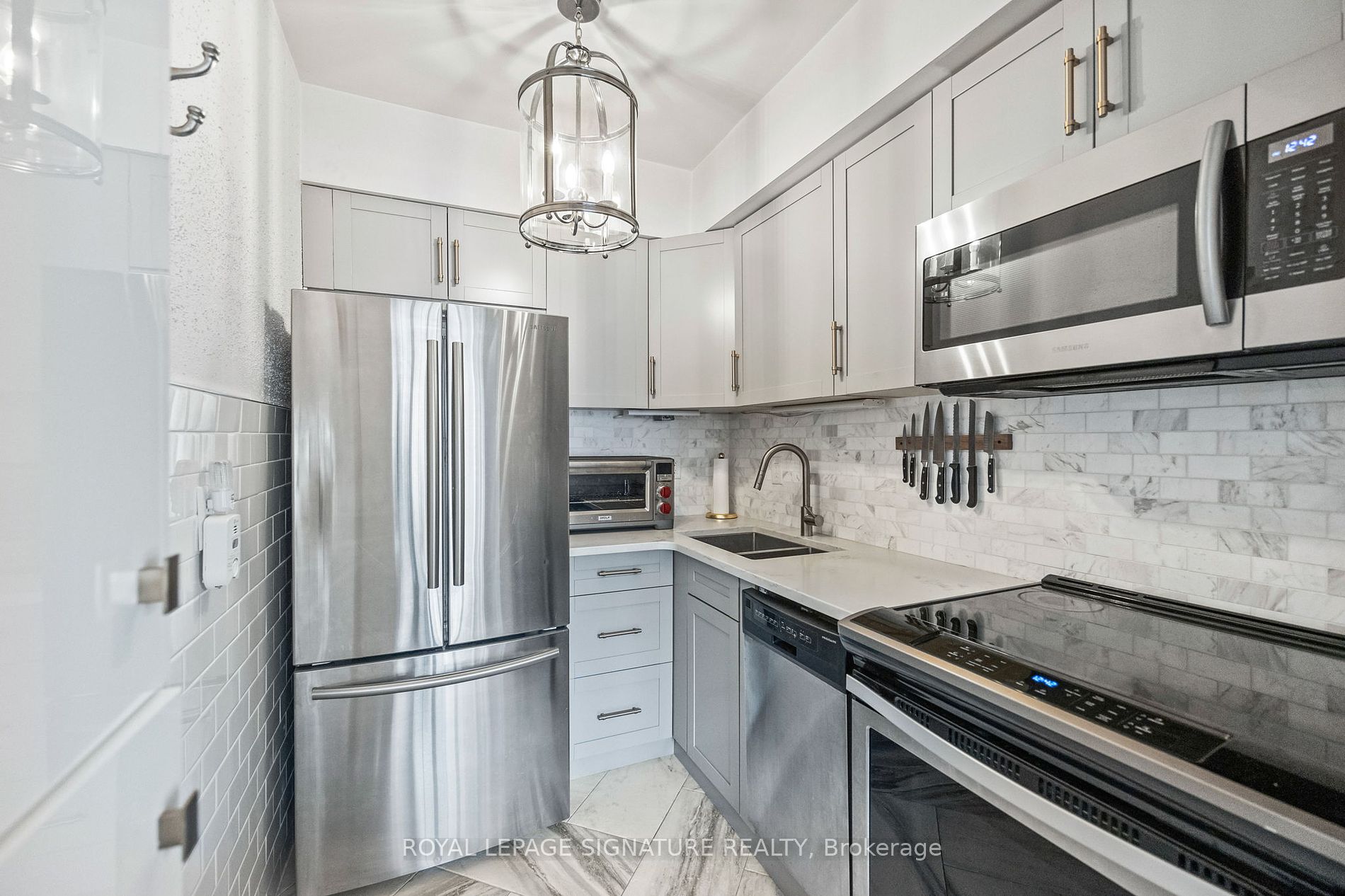 71 Upper Canada Drive, #4