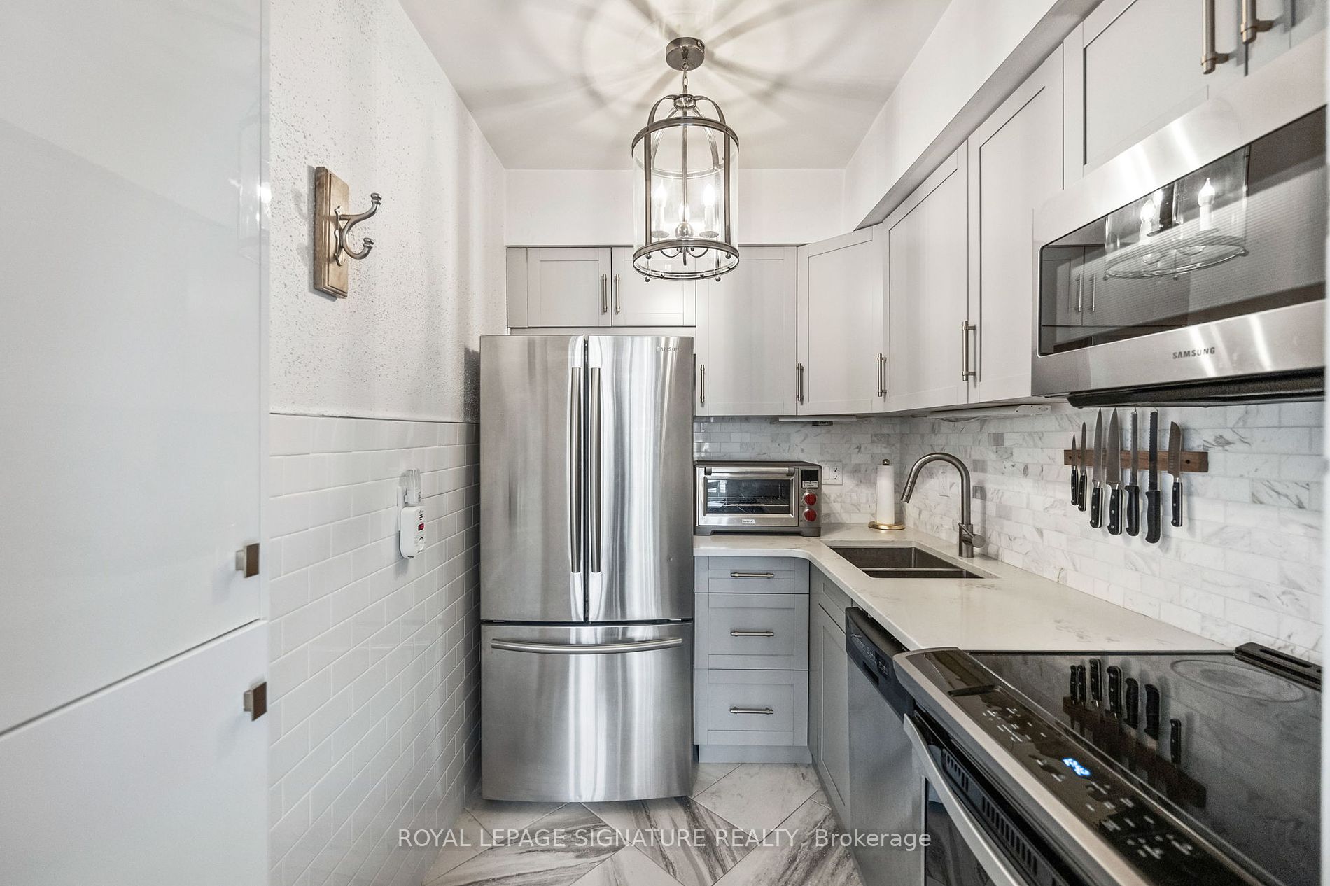 71 Upper Canada Drive, #4