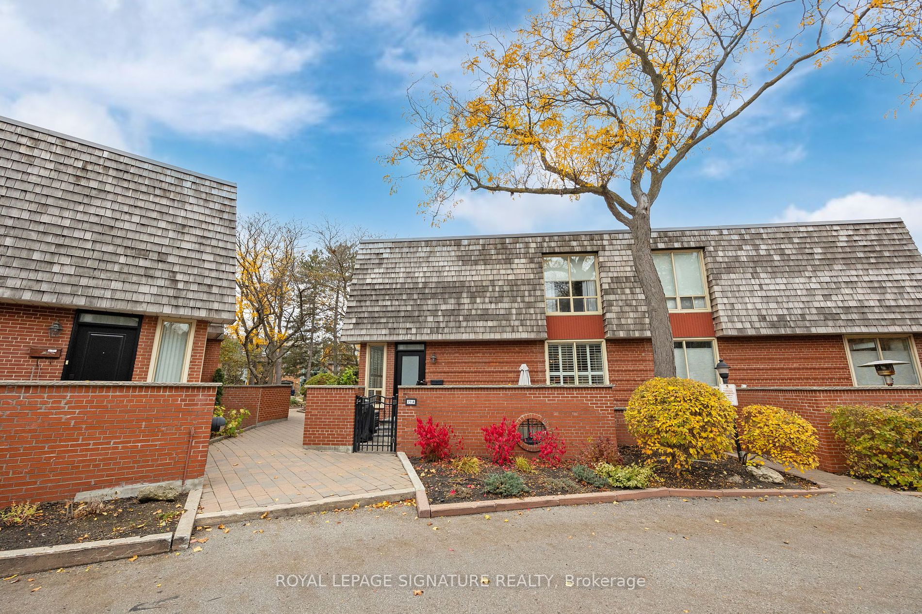 71 Upper Canada Drive, #4