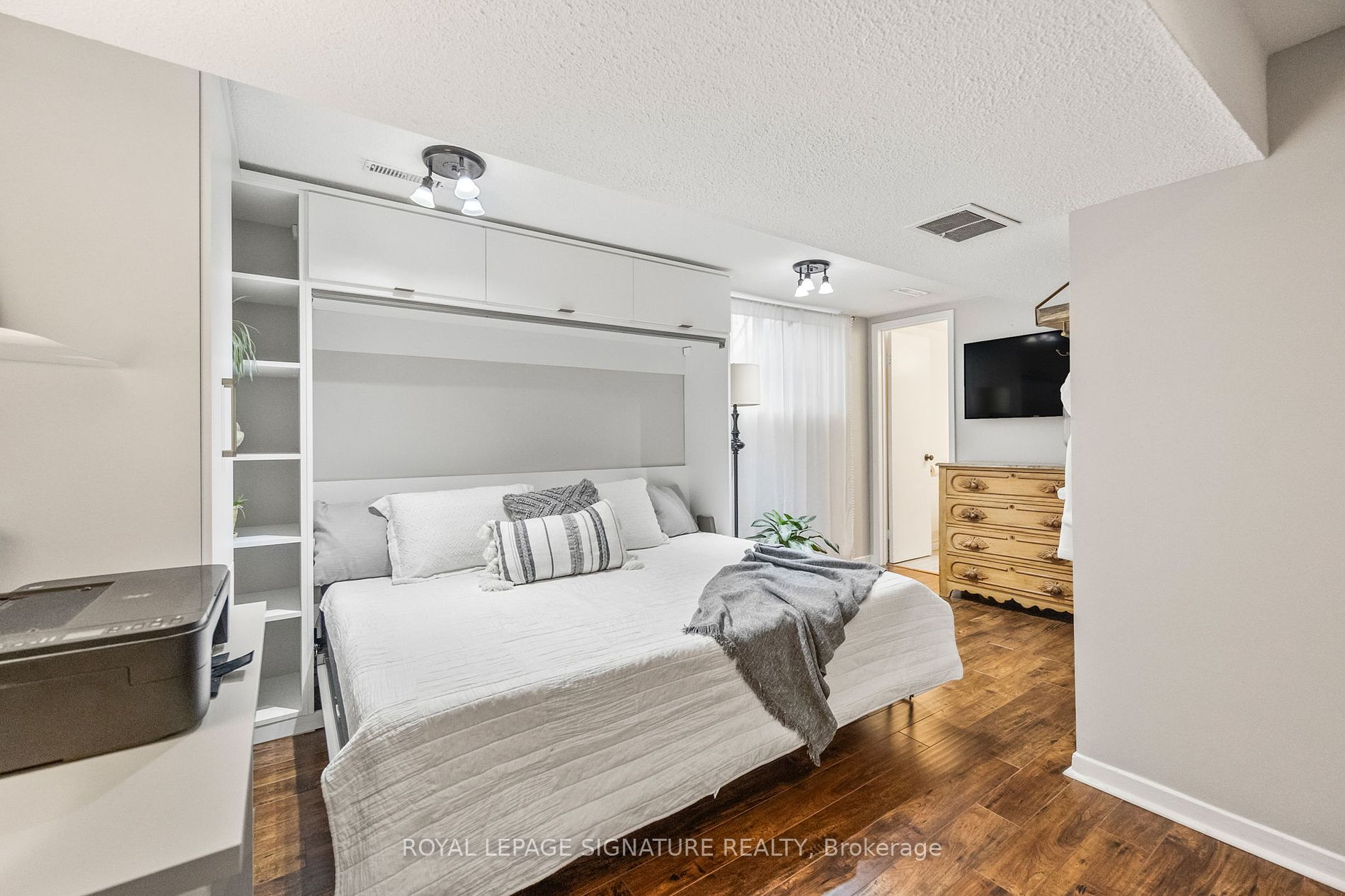 71 Upper Canada Drive, #4