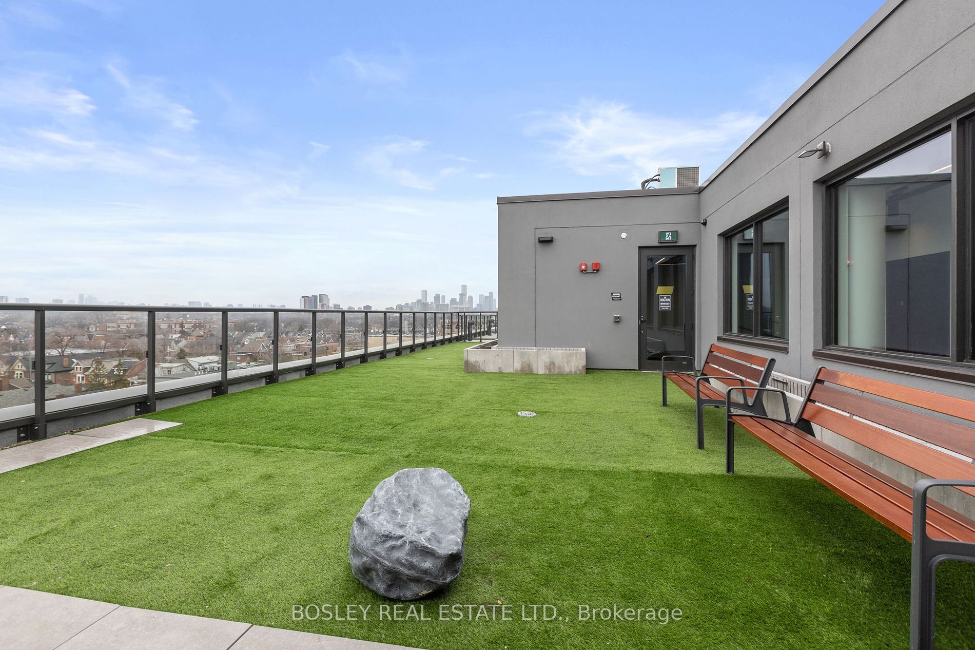 899 College St, #616