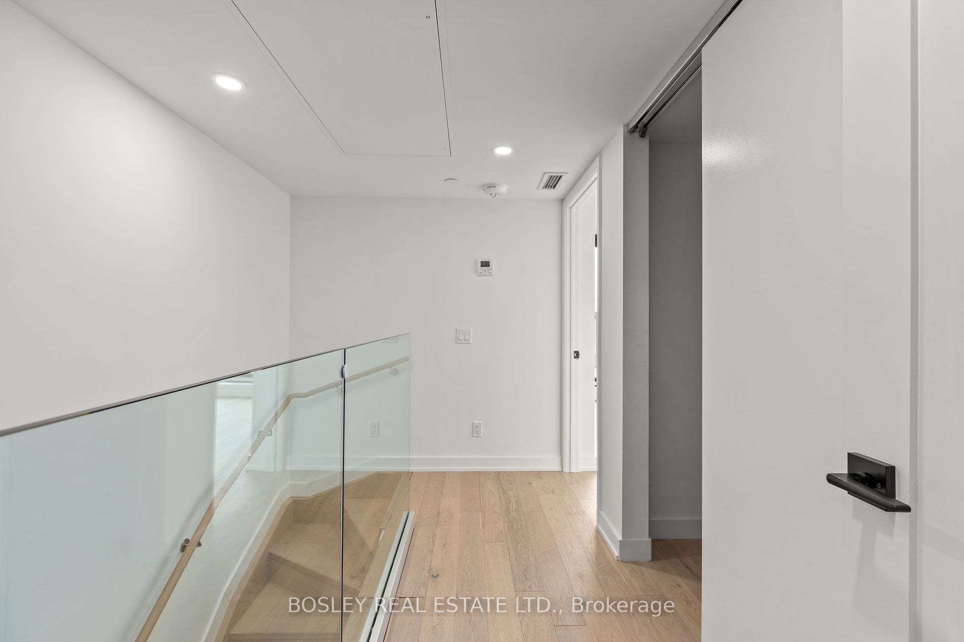 899 College St, #616