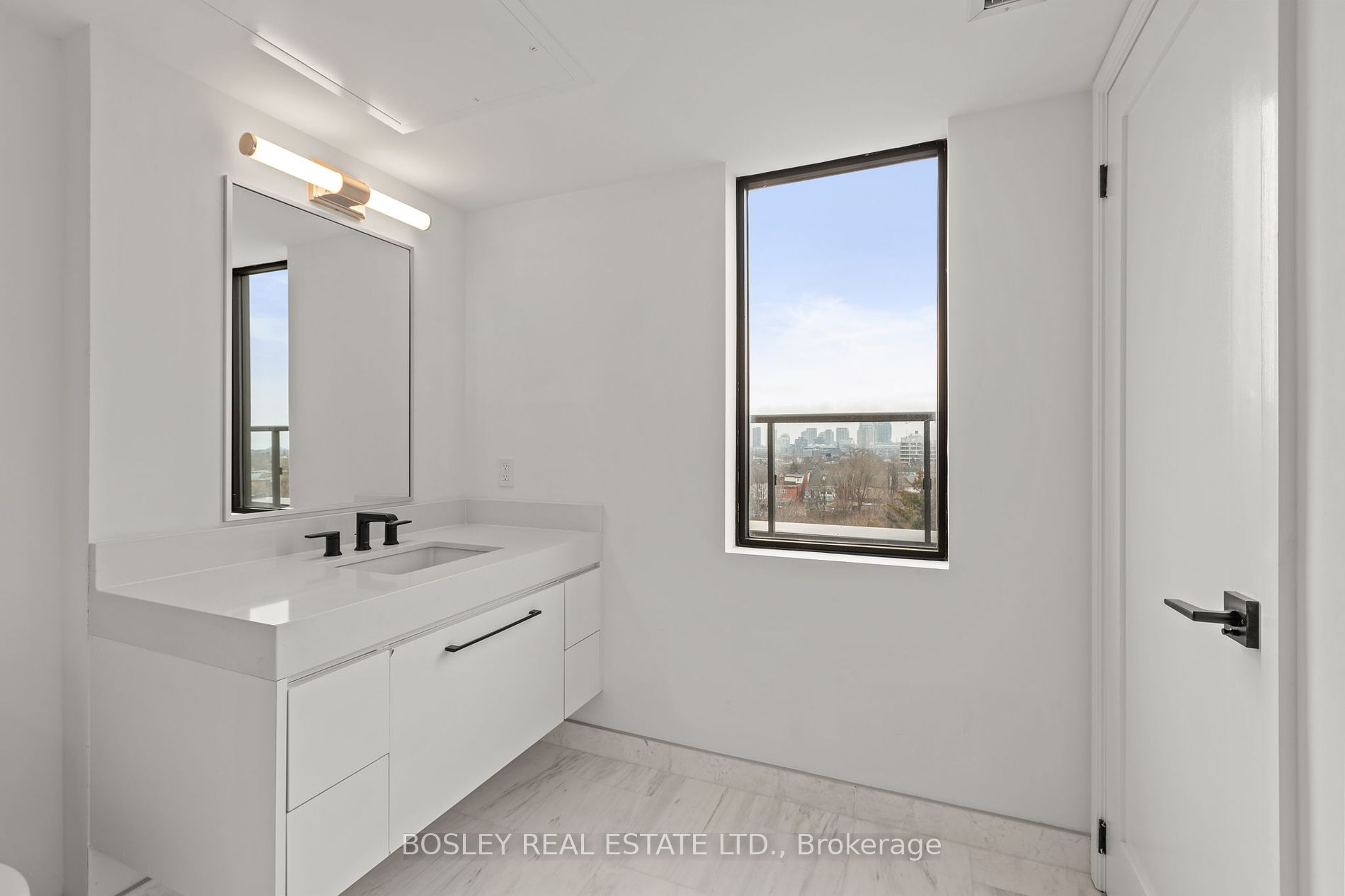 899 College St, #616